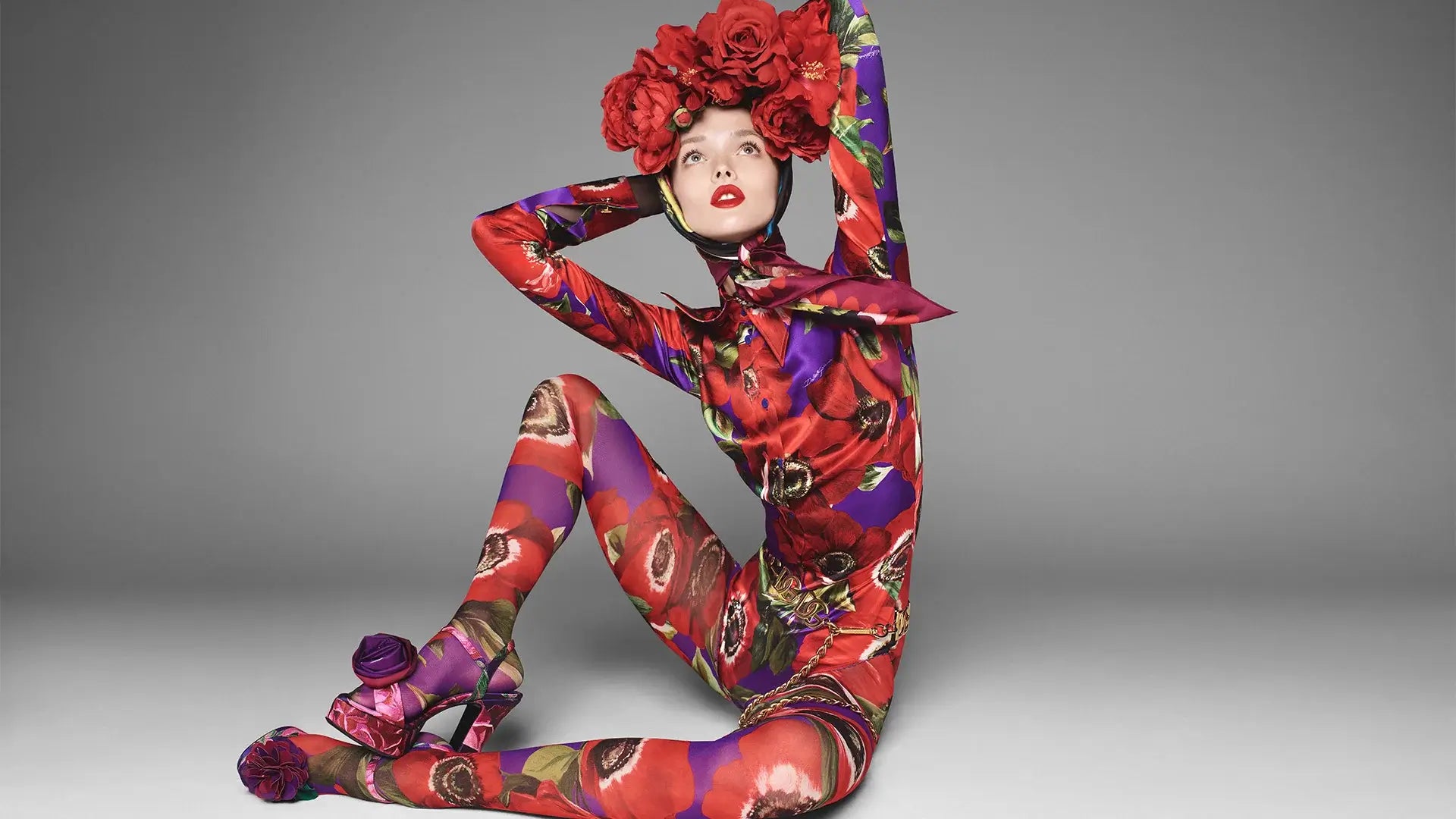 Masque Dolce & Gabbana à fleurs noires plissées et Masque Dolce & Gabbana à fleurs noires plissées et
