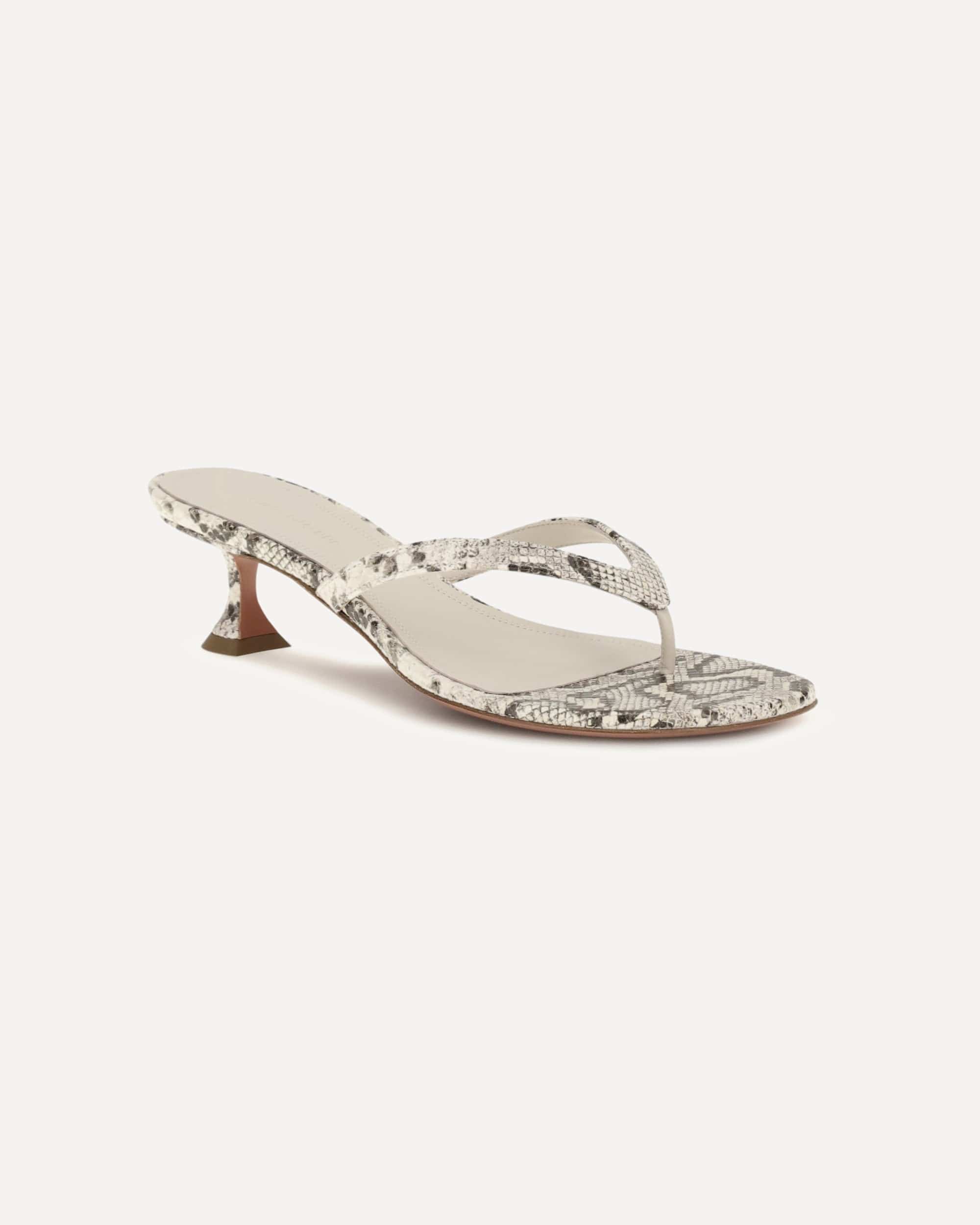 Amina Muaddi Snake-Print Juliette Zehensandalen - alternate view