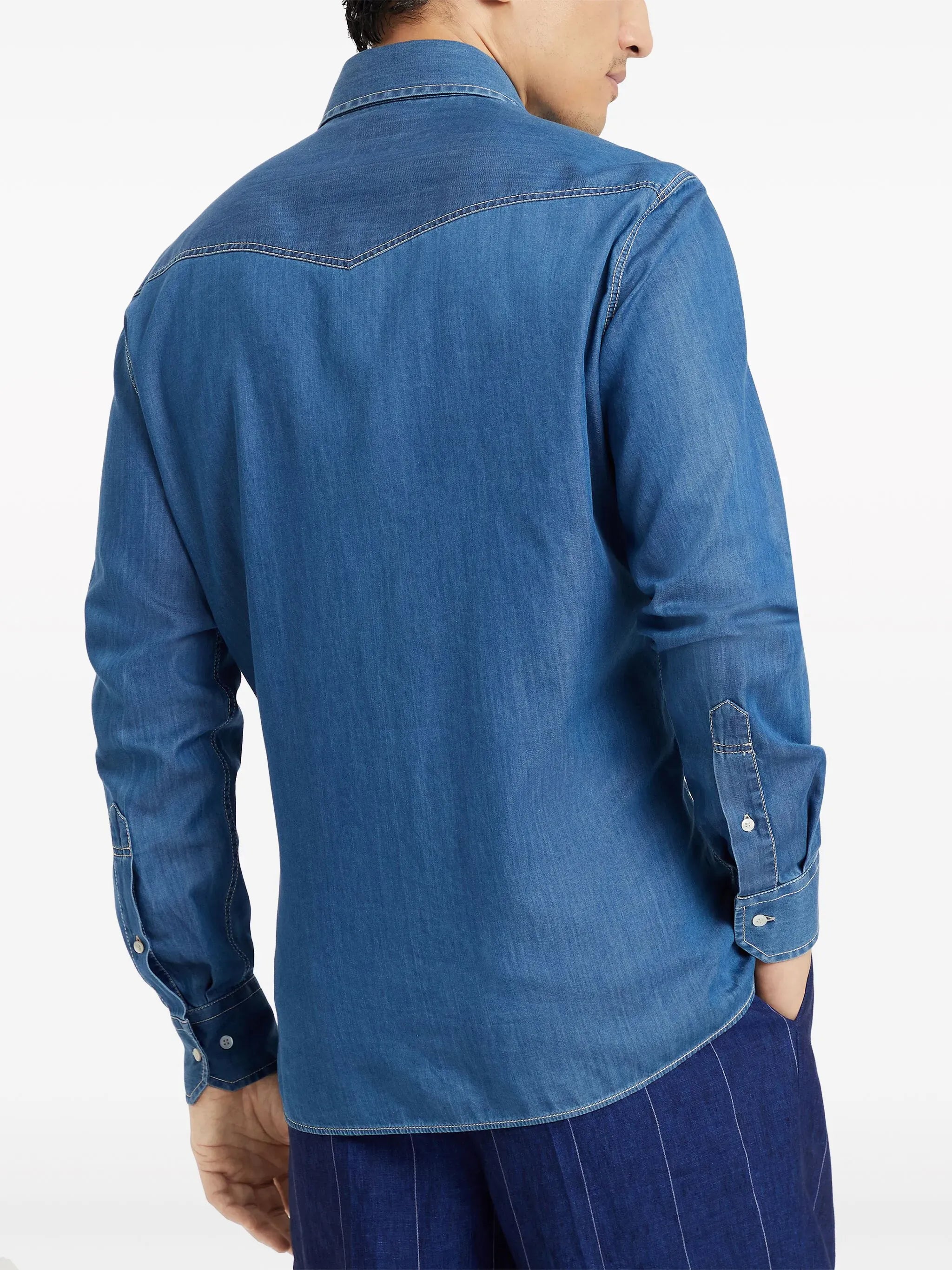 Brunello Cucinelli قميص دنيم خفيف الوزن بأسلوب الوسترن