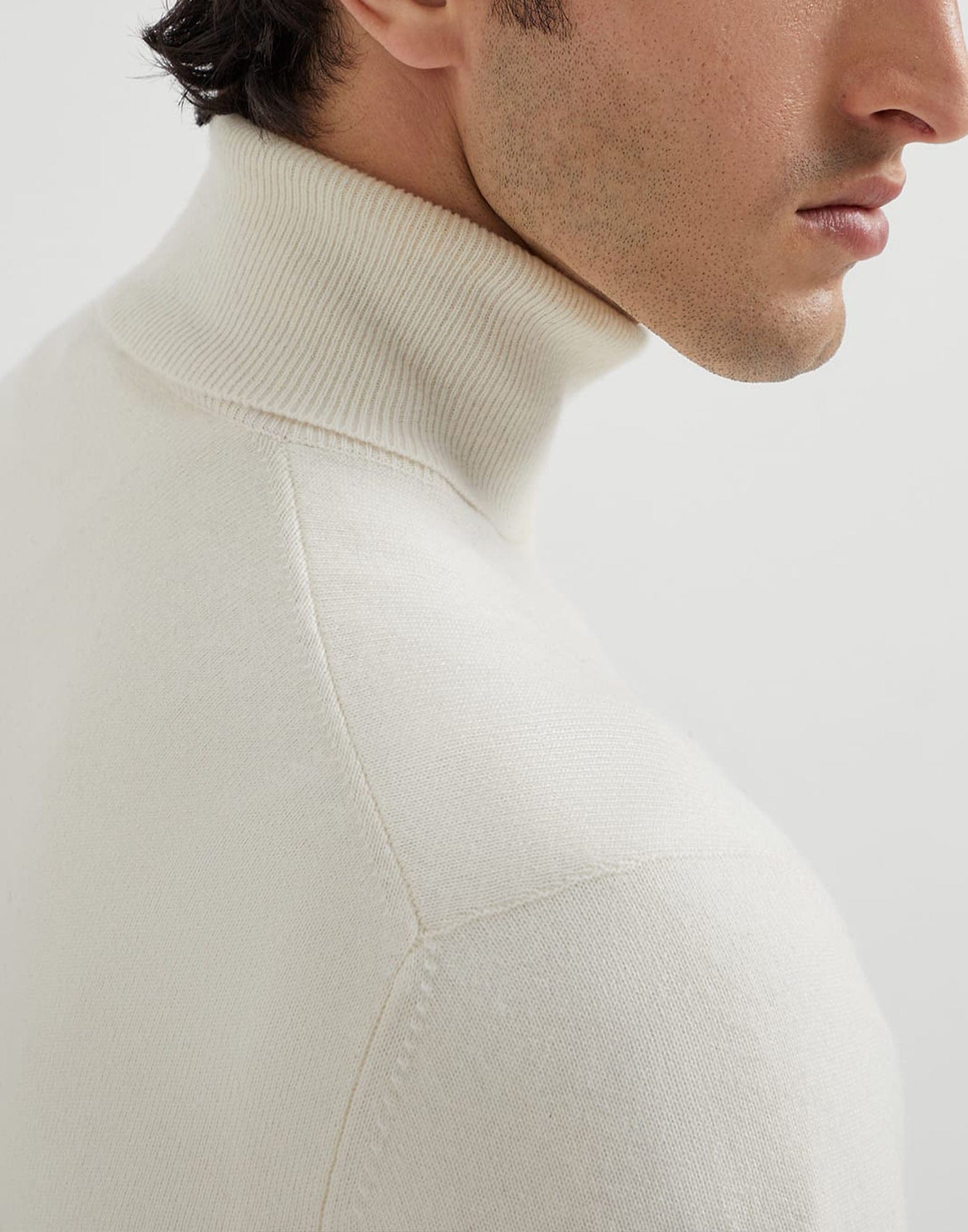 Brunello Cucinelli White Cashmere Turtleneck Sweater