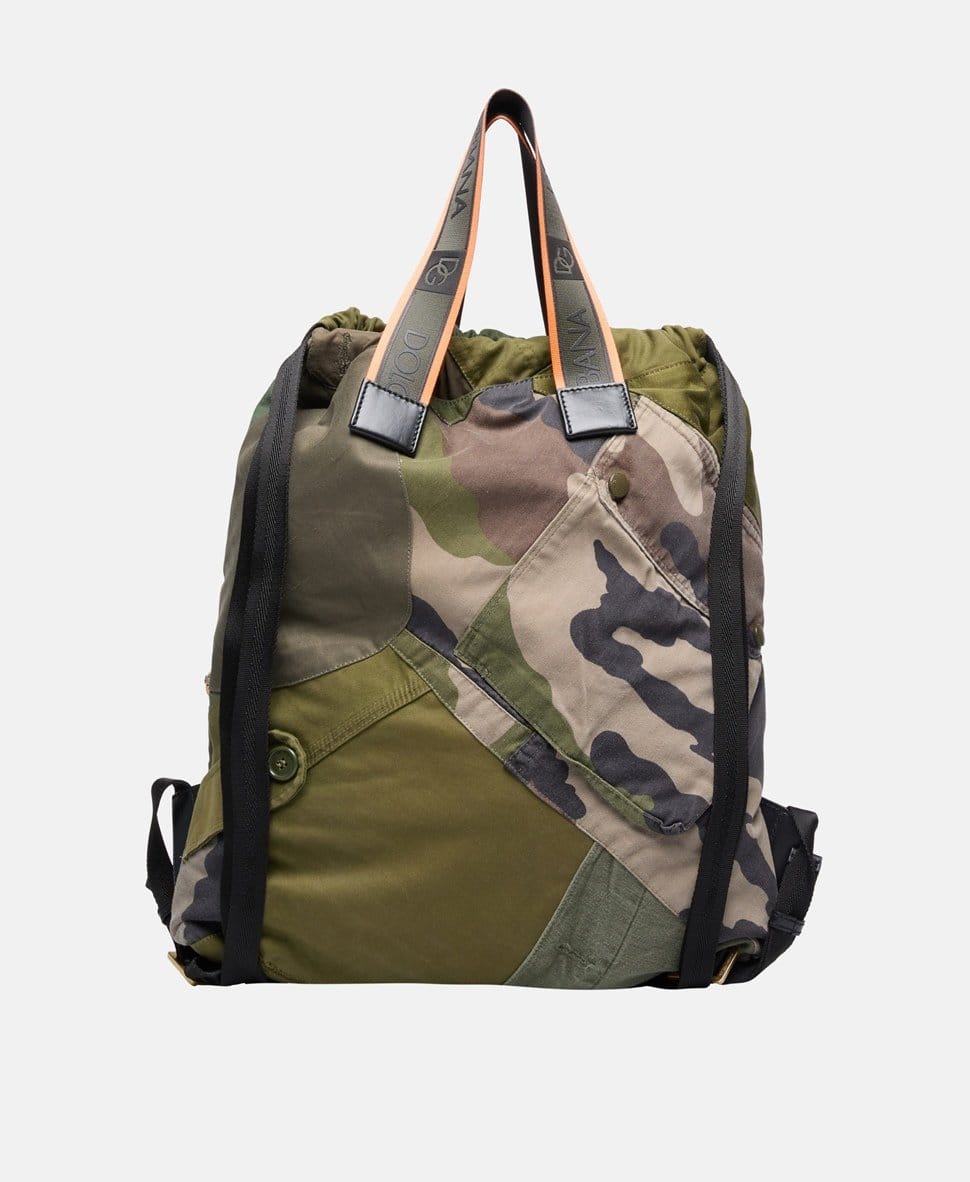 حقيبة ظهر بطبعة مموهة مرقعة - alternate view