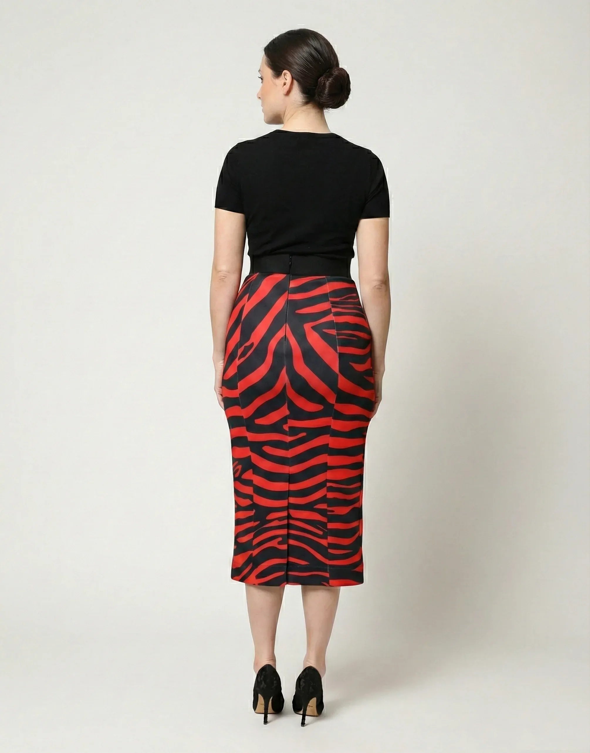 Dolce & Gabbana សំពត់ខ្លីបែបខ្មៅសខ្សែប៊ិចបែបសត្វហ្សេប្រា