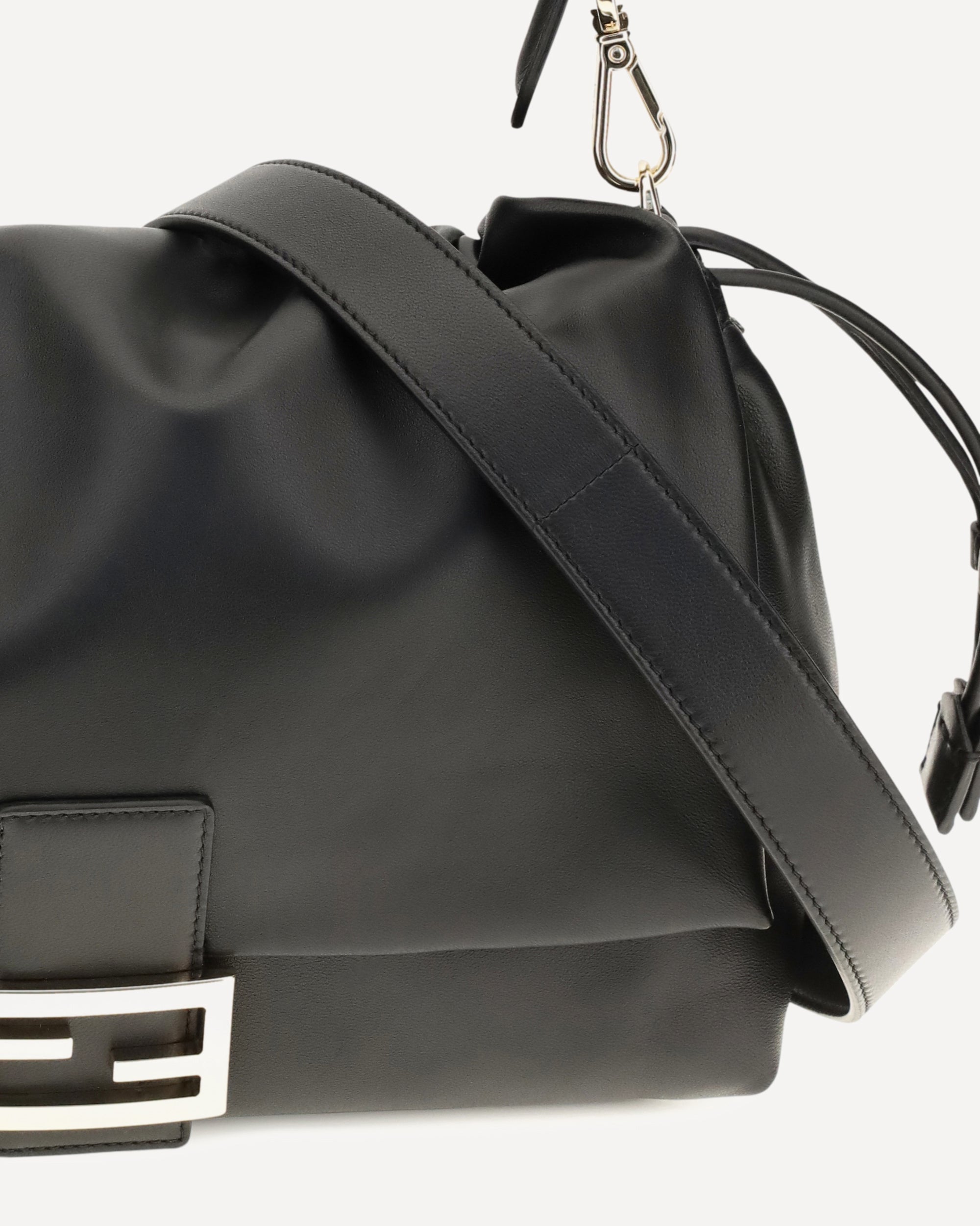 حقيبة كتف Fendi Baguette من جلد نابا الناعم