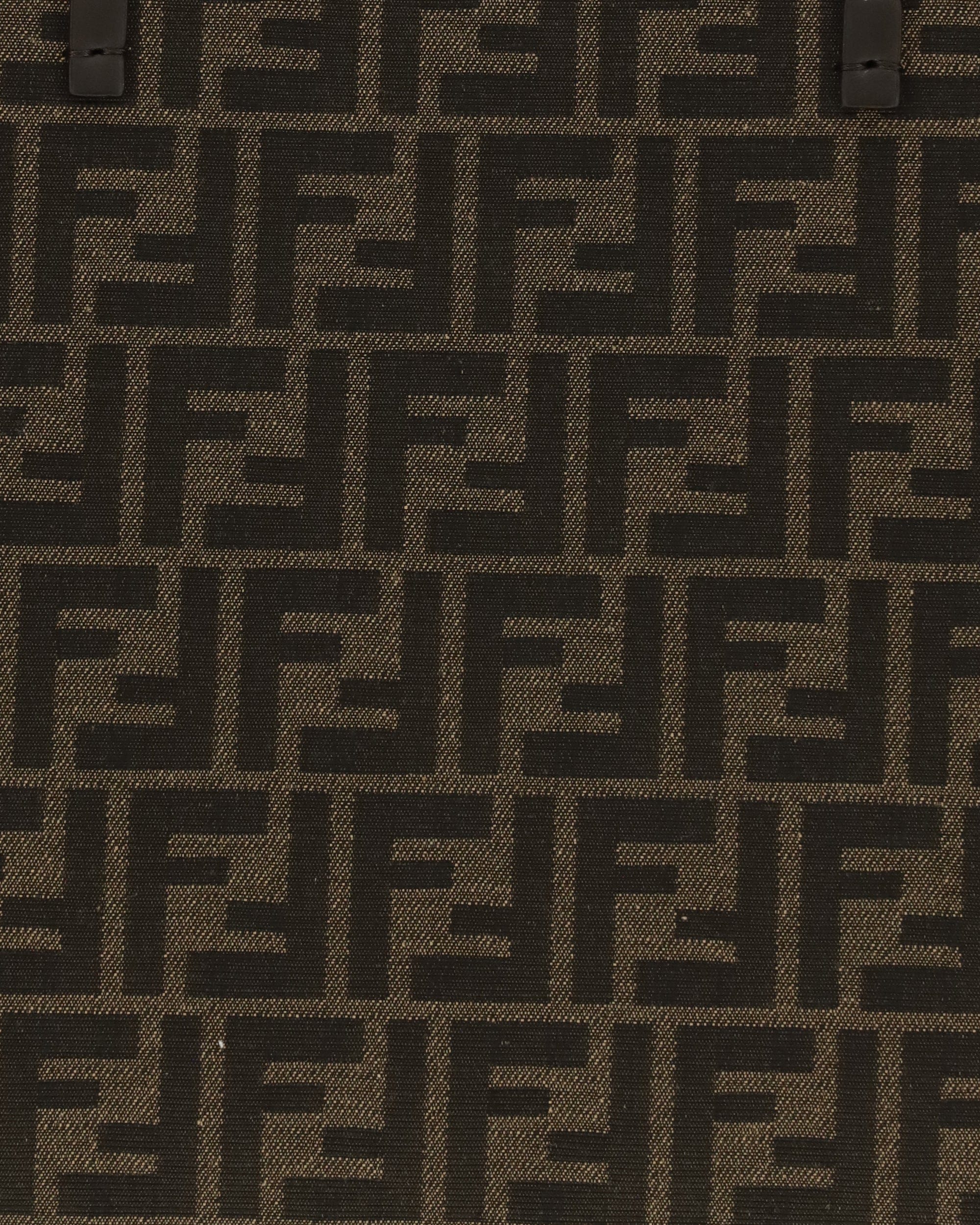 حقيبة توت Fendi Roll متوسطة