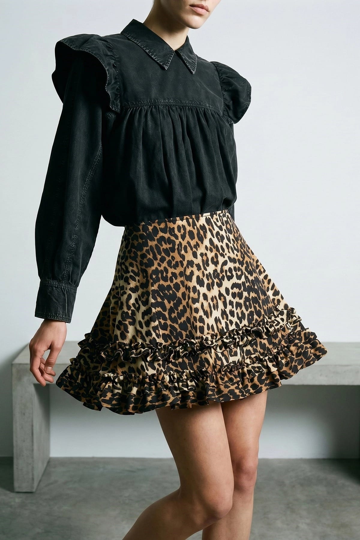 Ganni Zwarte Gewassen Blouse met Volants - alternate view