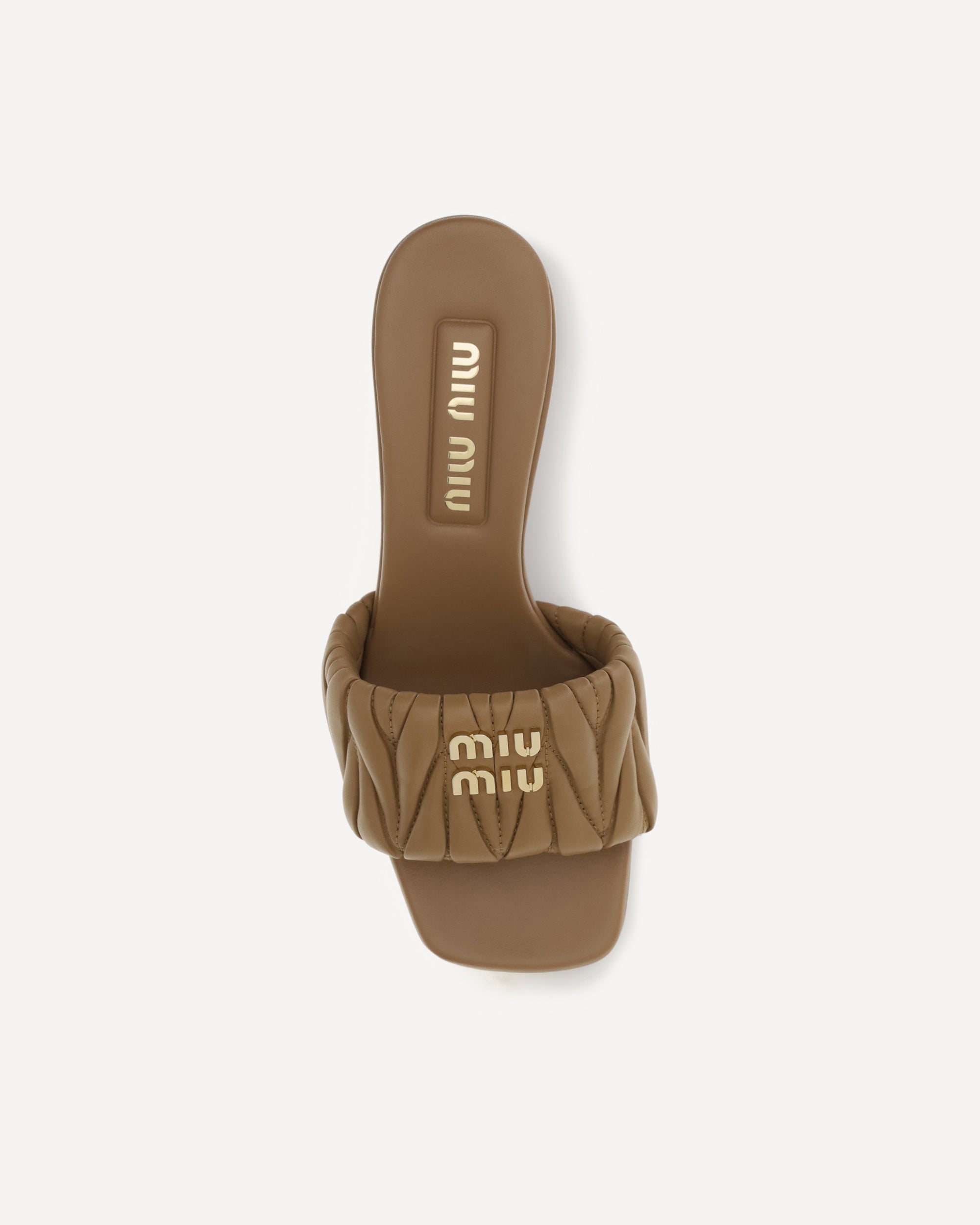 Miu Miu صنادل بشعار Miu Miu
