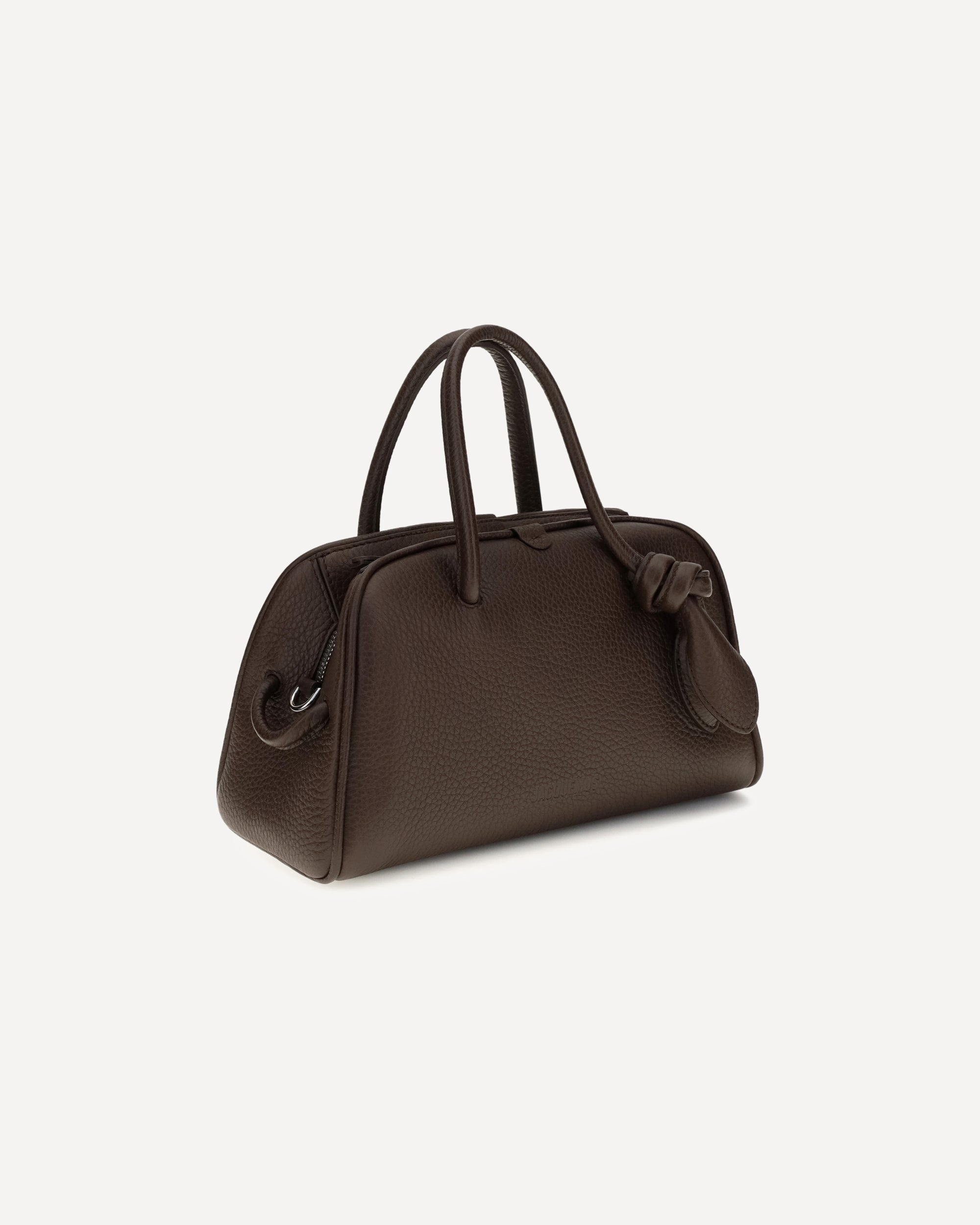 حقيبة Jacquemus Le Petit Turismo جلدية بمقبض علوي