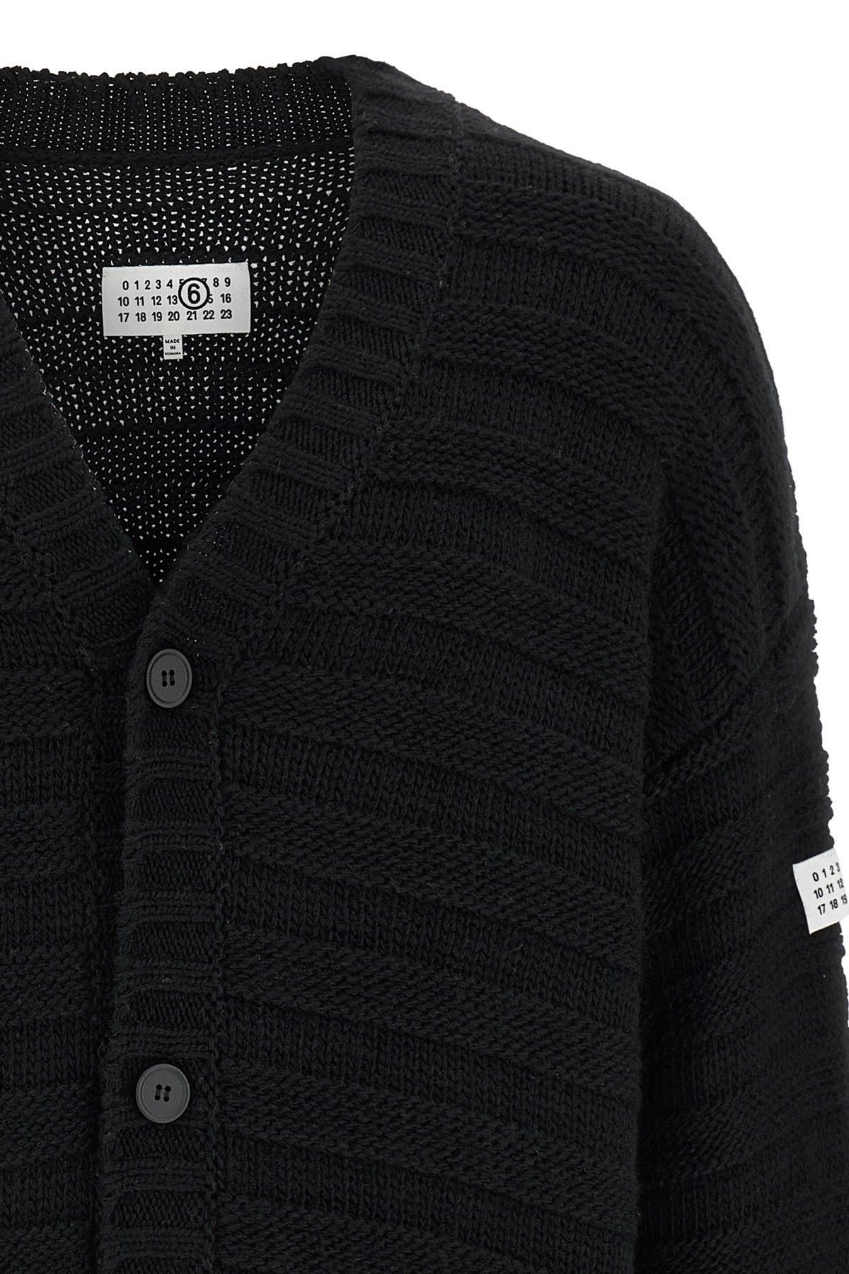 كارديغان صوف بمظهر مهترئ من MM6 Maison Margiela