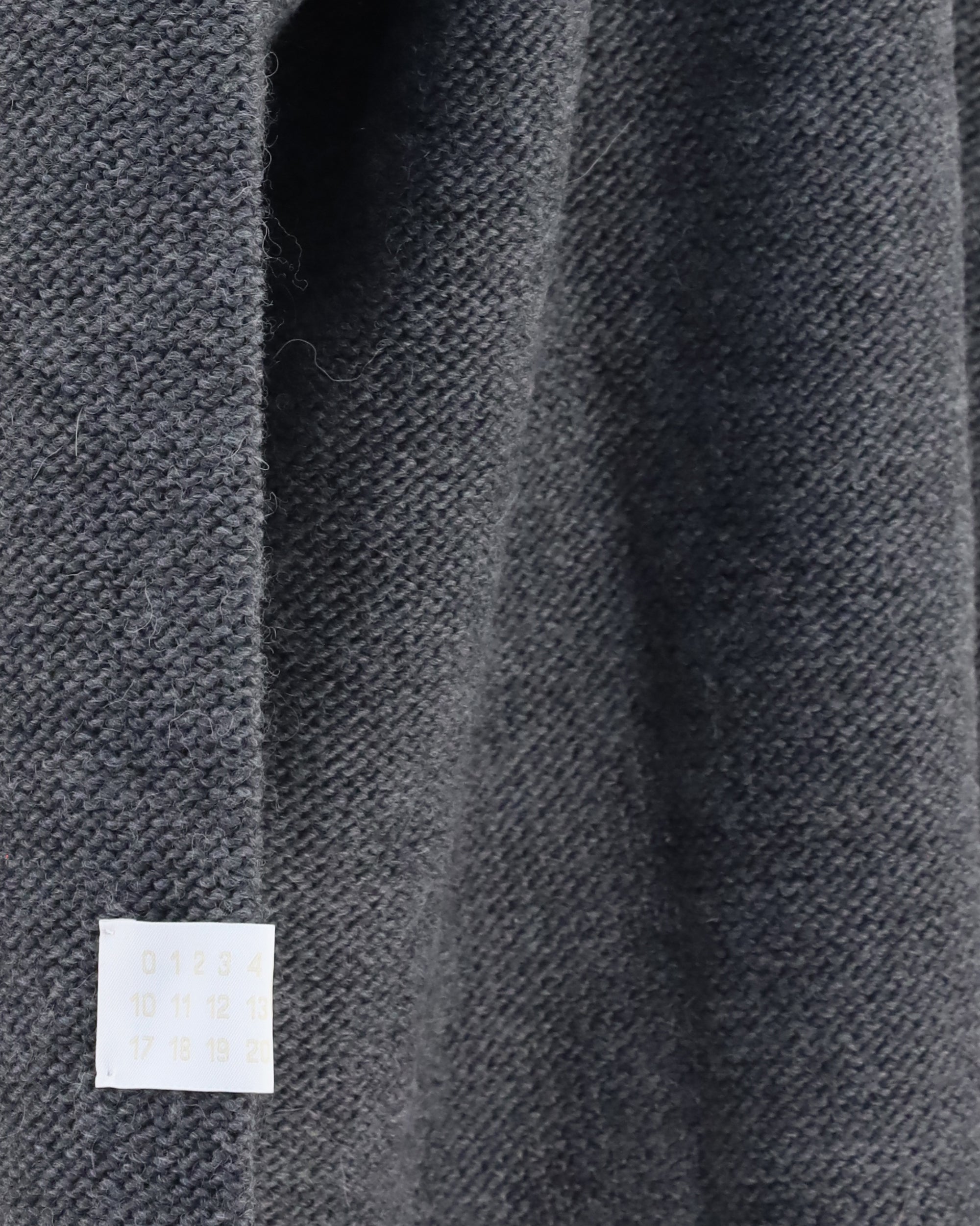Maglione oversize con scollo a V MM6