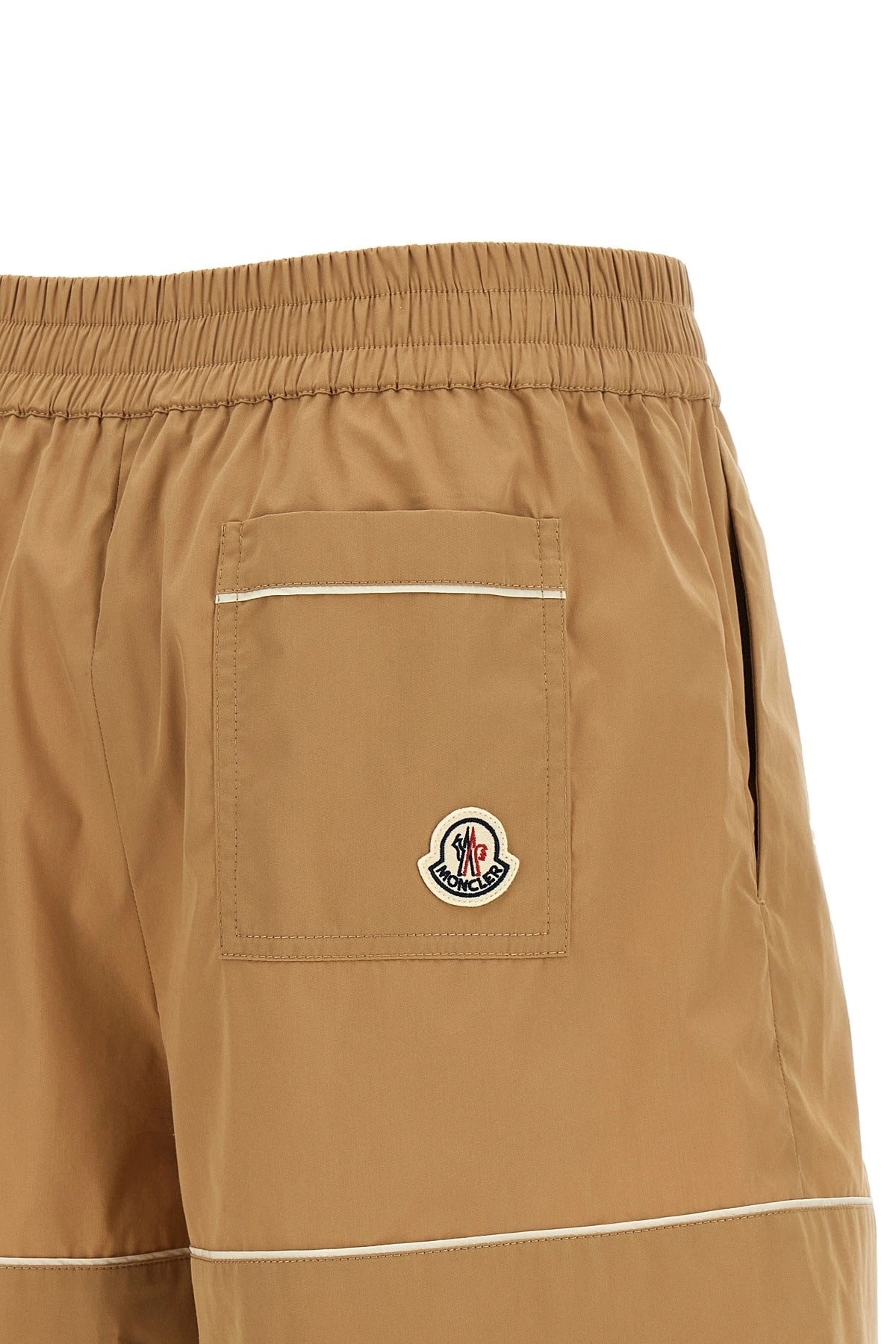 شورت خصر عالٍ بقصّة مفصّلة من Moncler