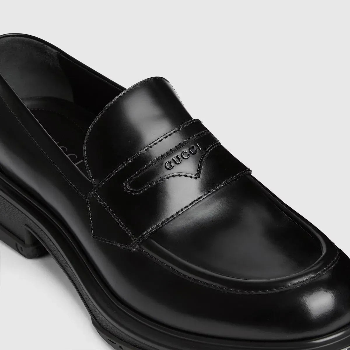 Gucci Mocassins com Logo Tonal