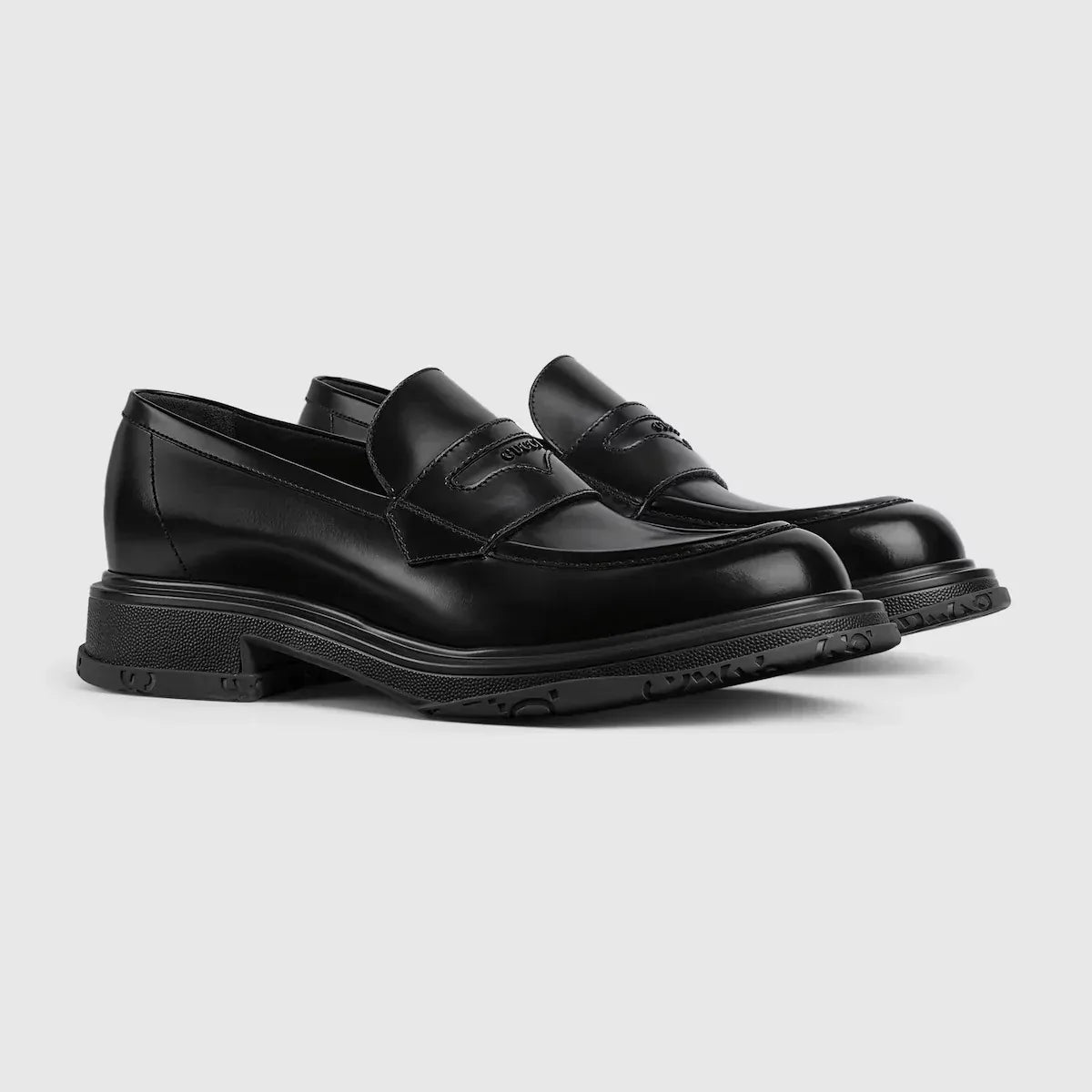 Gucci Mocassins com Logo Tonal