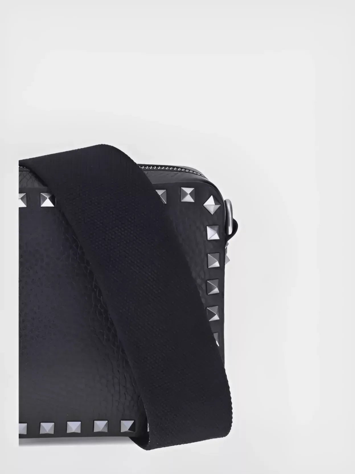 Valentino Garavani Grained Rockstud Shoulder Bag - alternate view