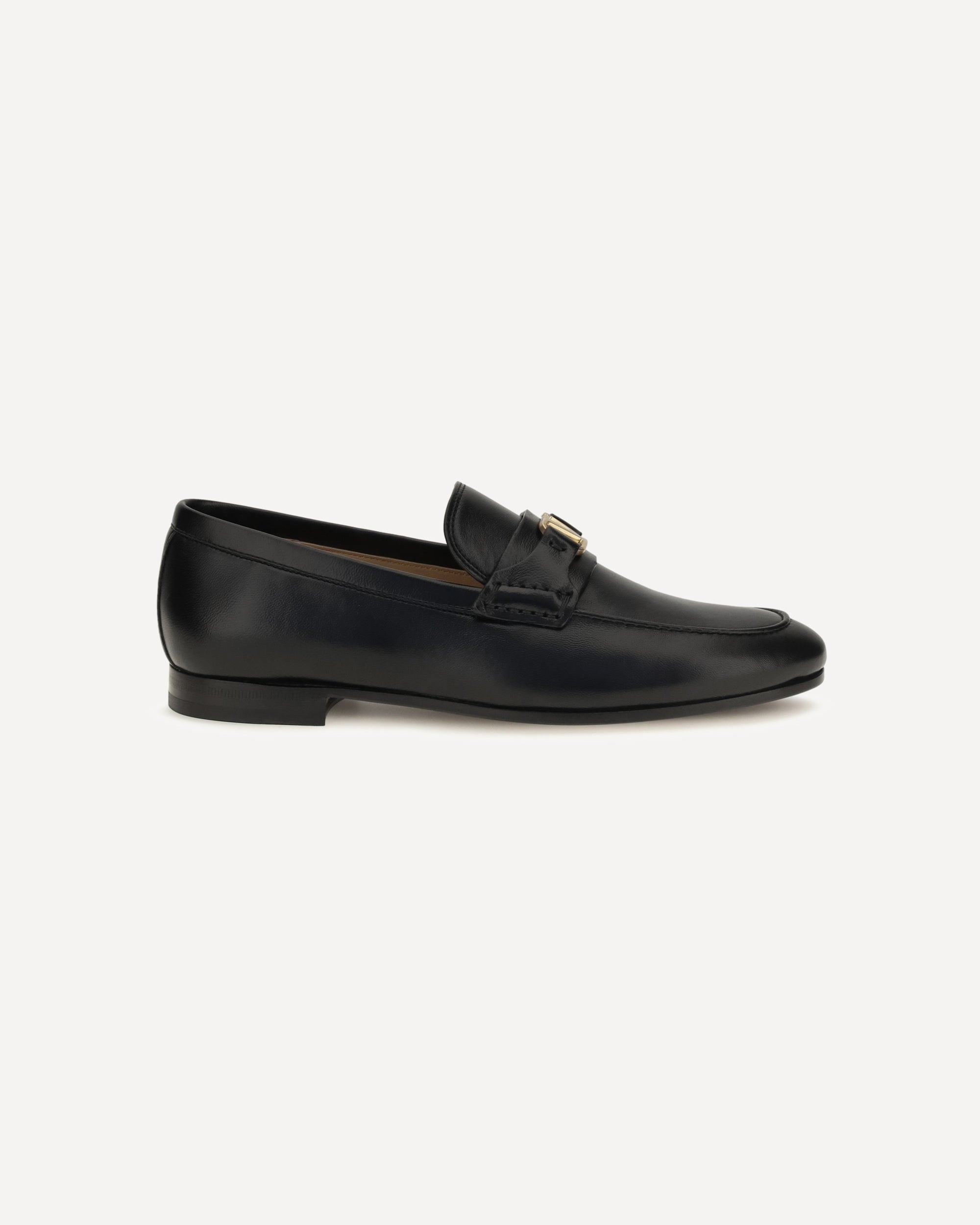 حذاء لوفر نابا Vlogo Signature من Valentino Garavani