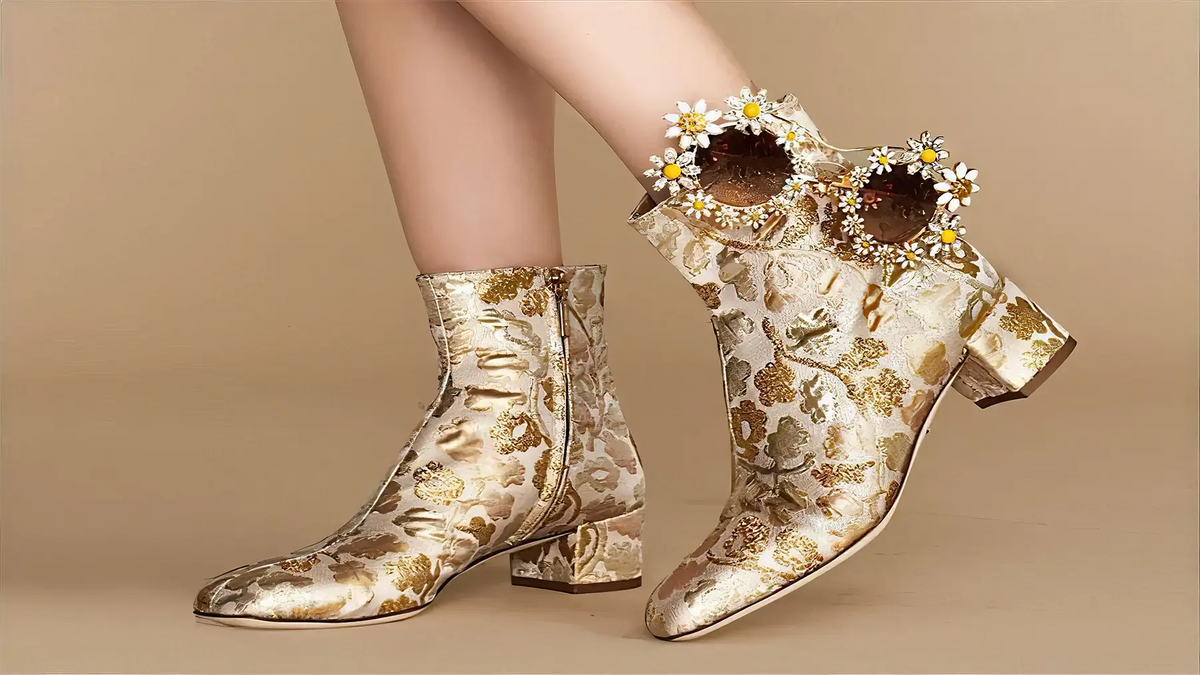 k*門様 DOLCE&GABBANA スエードブーツ y2k 8 1/2 27. Dolce & Gabbana Womens Boots: Unveiling Sartorial Excellence