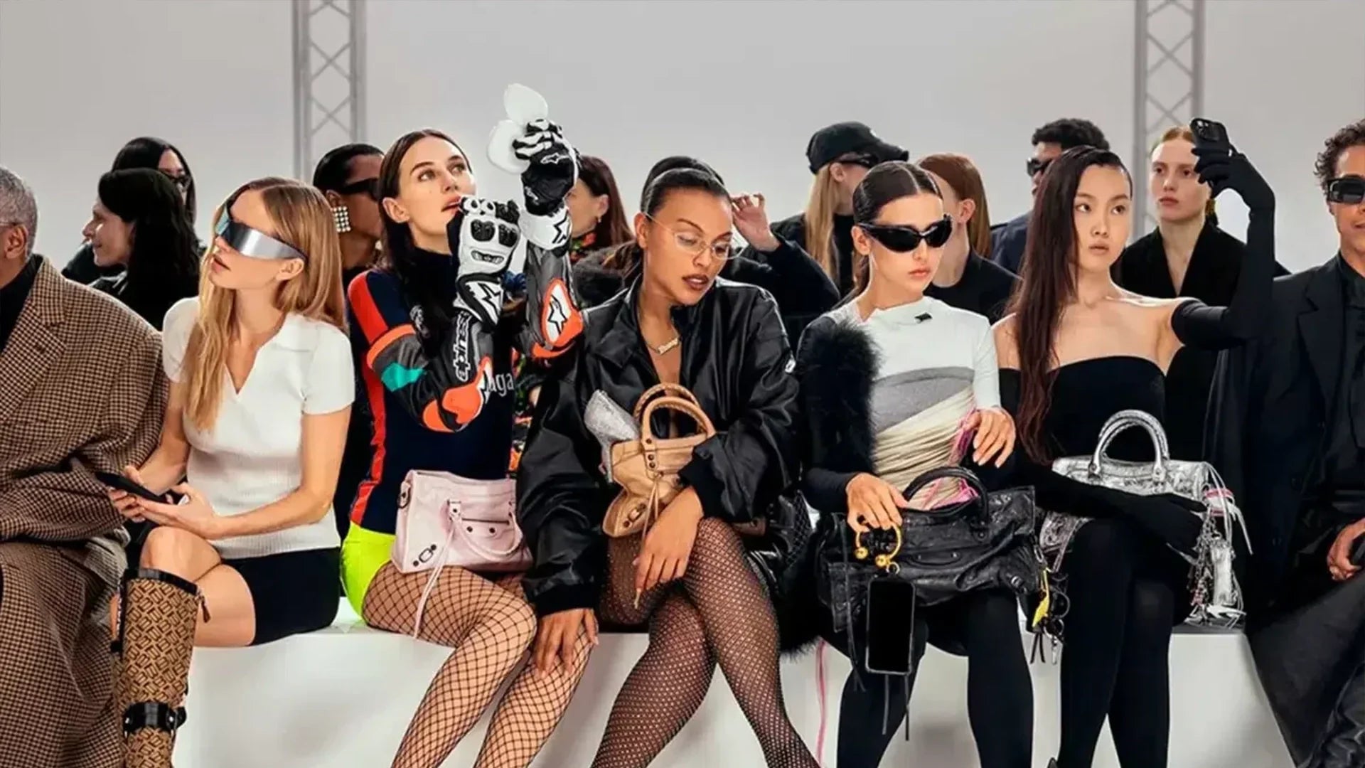 Balenciaga: A Legacy of Innovation in Women's Fashion | Sendegaro