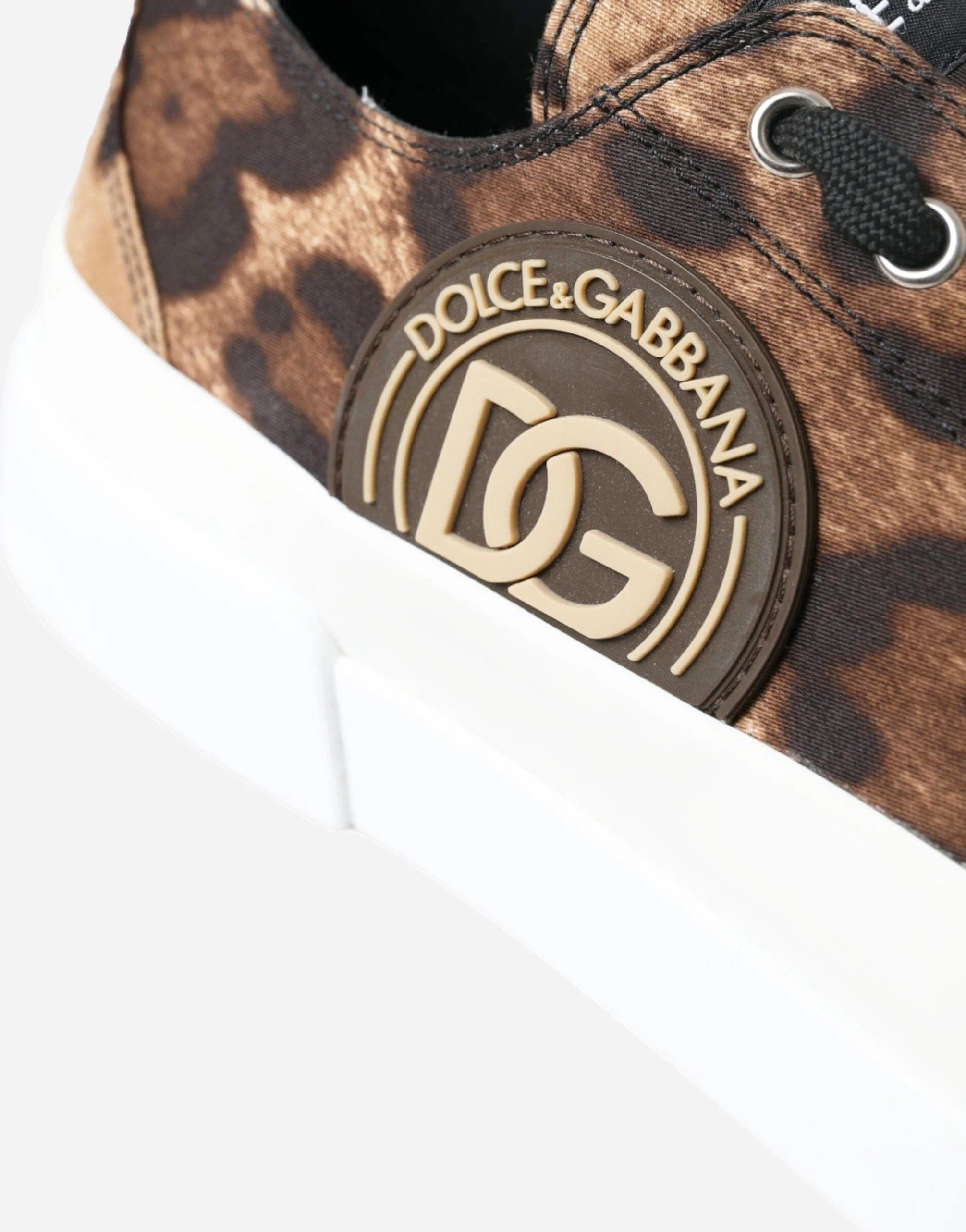 Sneakers basse con stampa leopardata