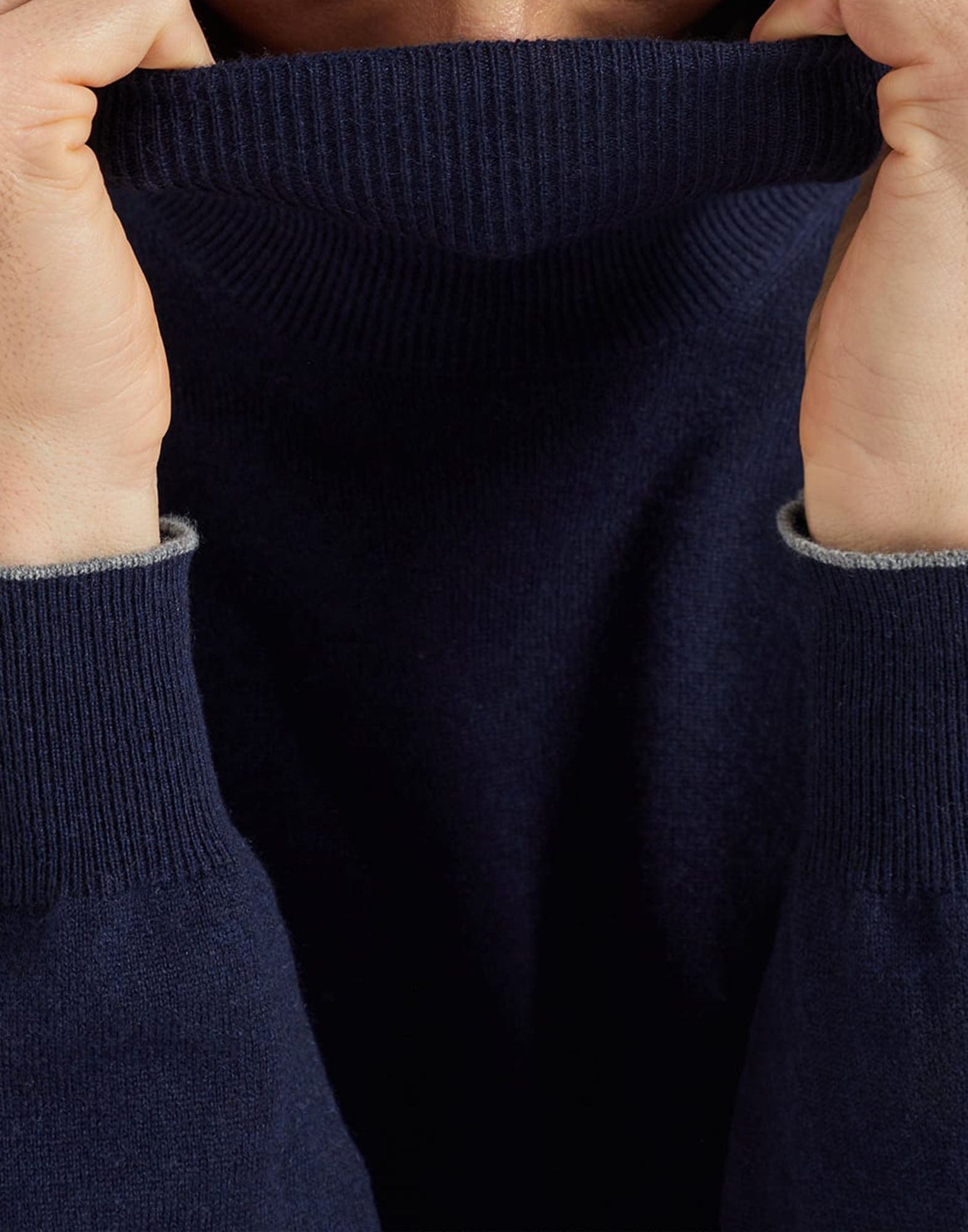 Brunello Cucinelli ネイビーブルー カシミヤ タートルネックセーター