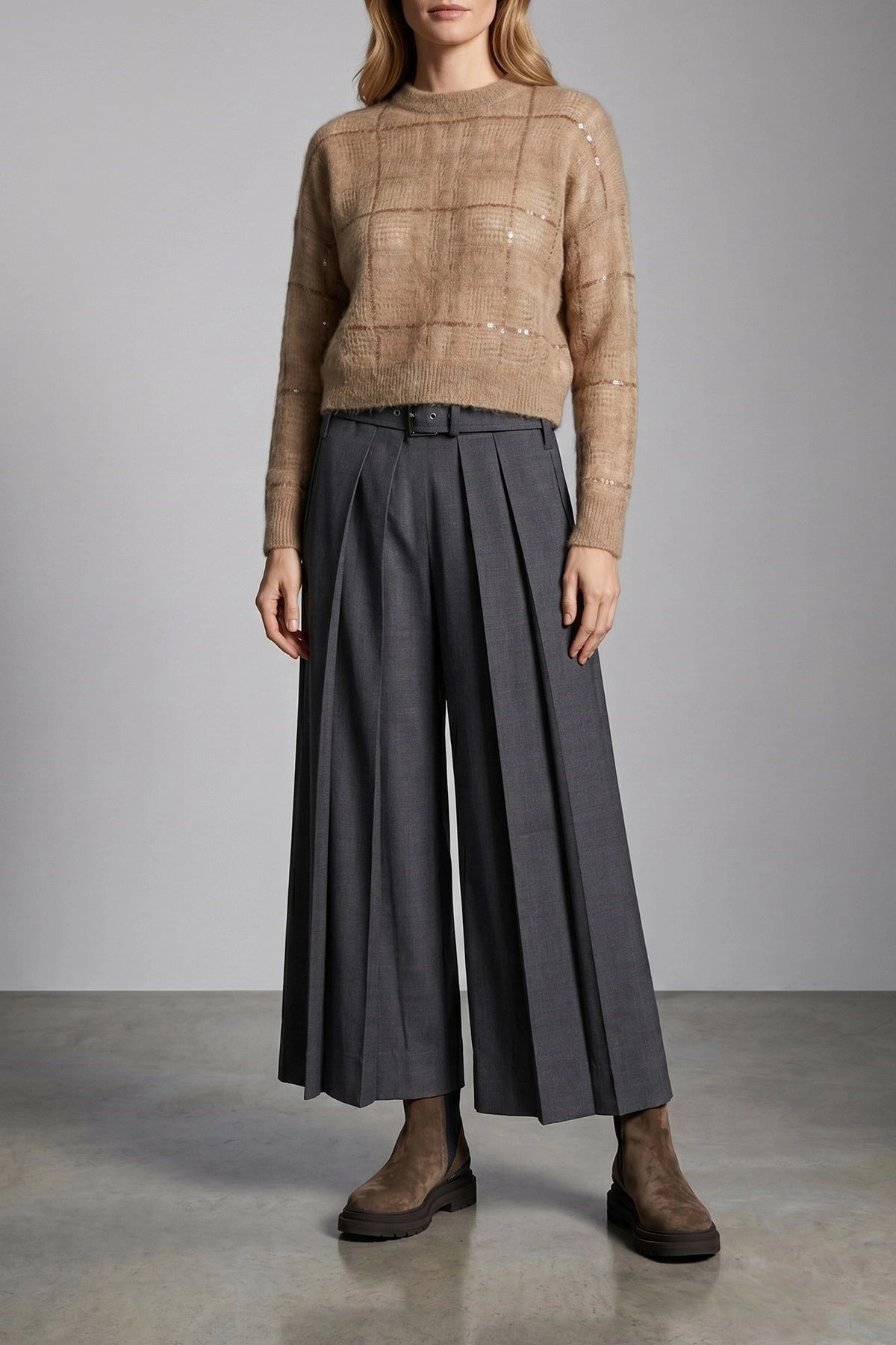 شورت برمودا مفصل بطيات من Brunello Cucinelli