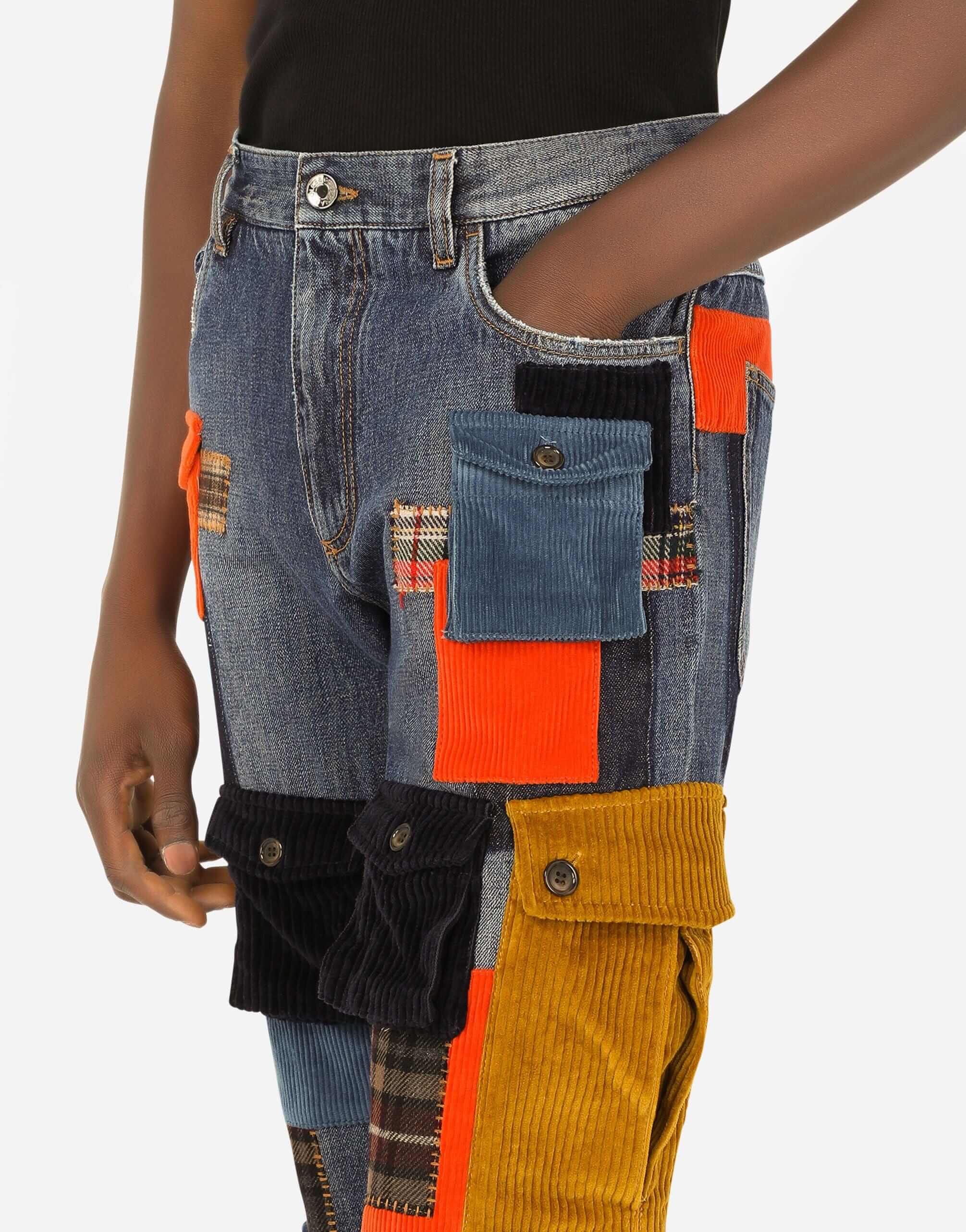 Loose Jeans With Multiple Pockets