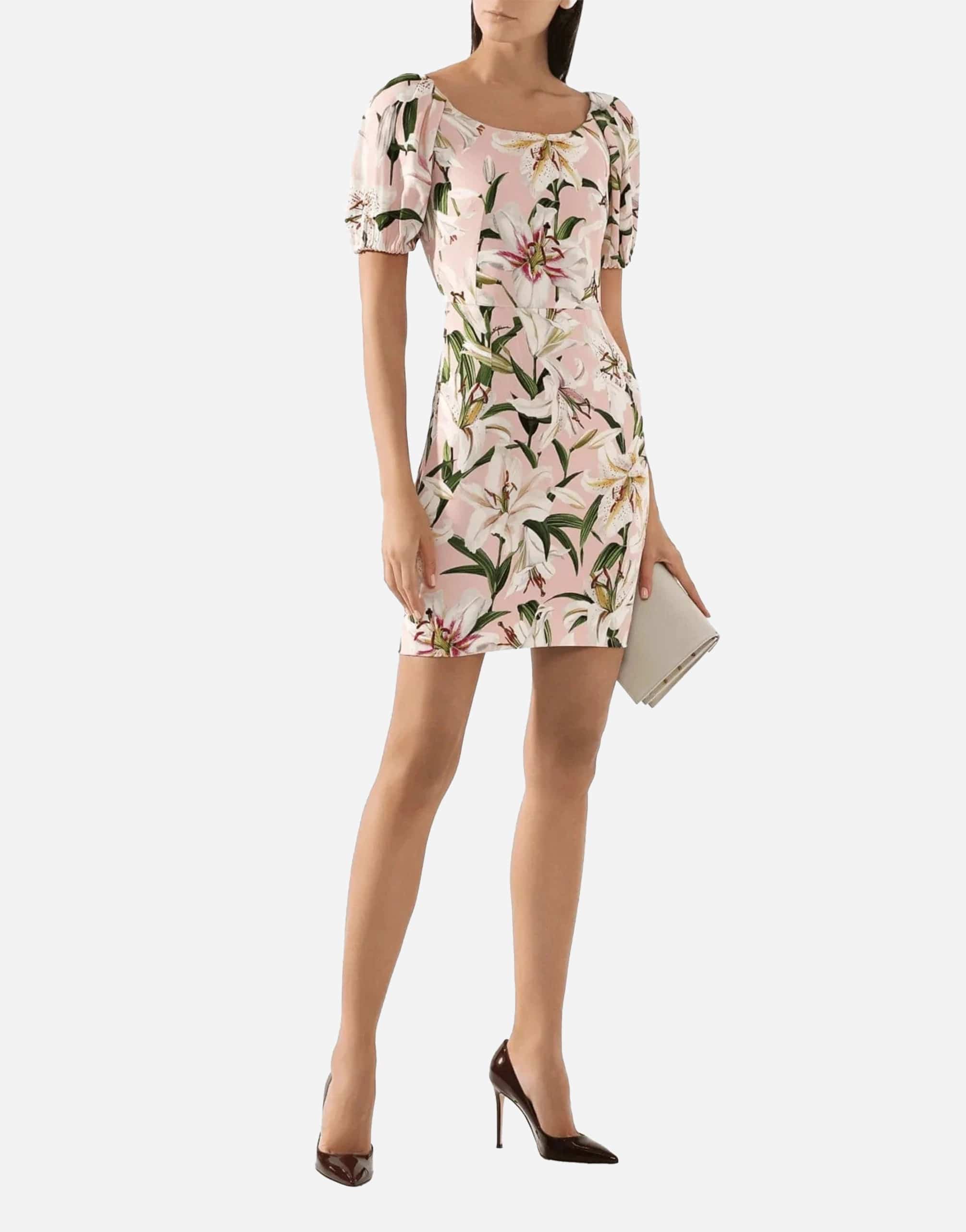 فستان قصير مع طباعة زنبق