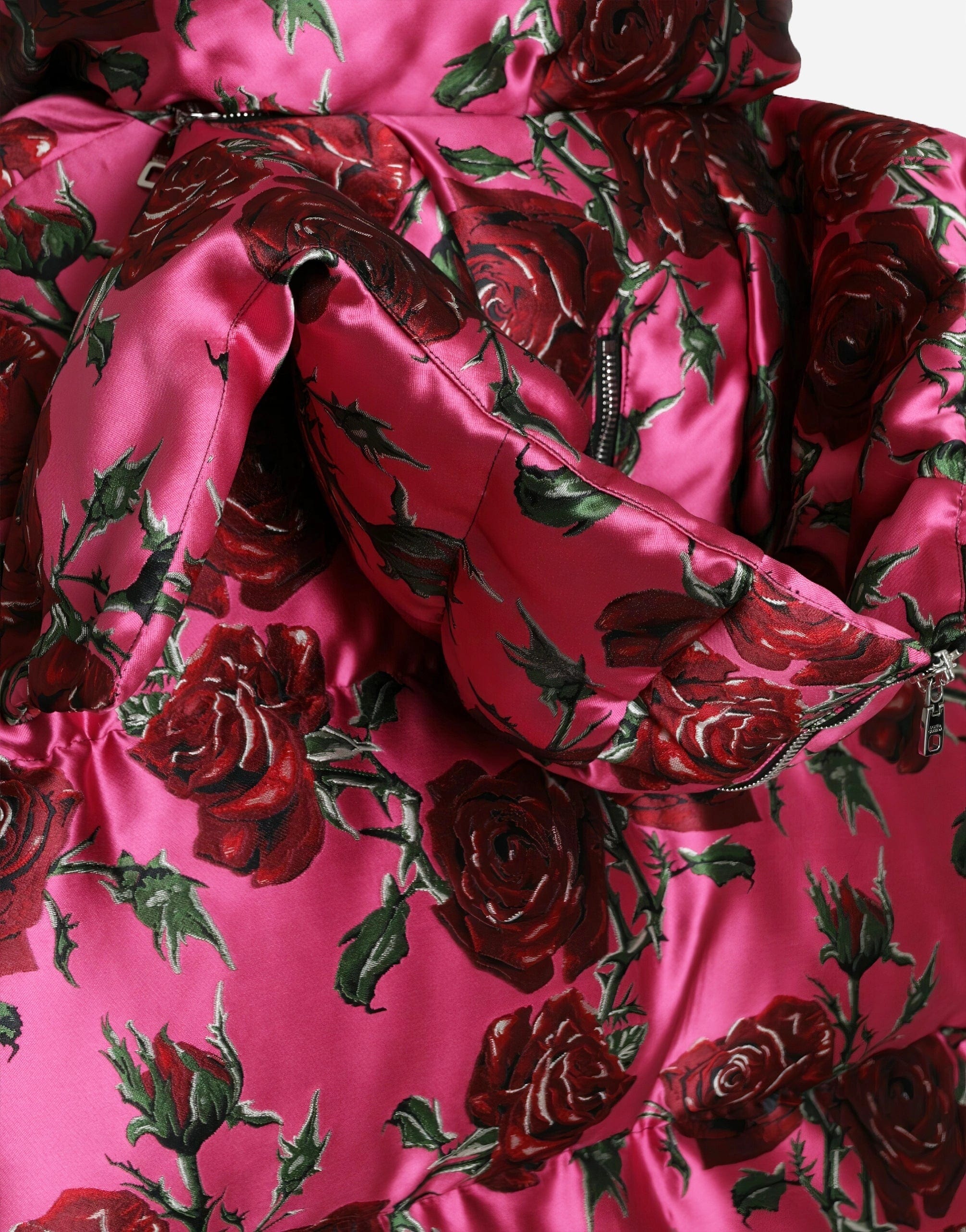 Oversized gewatteerde jas met rozenborduurwerk