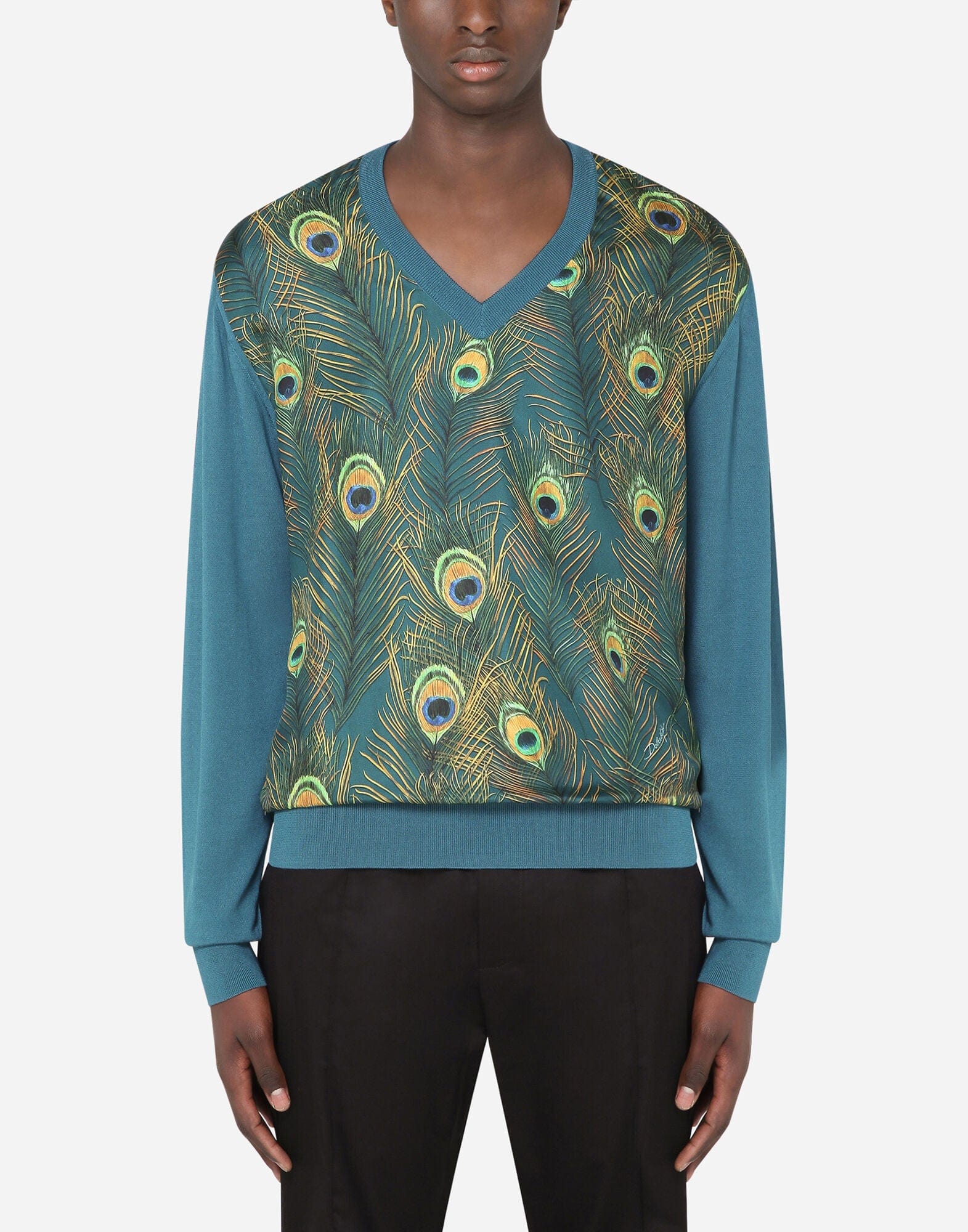 Suéter de seda con cuello en V con estampado de pavo real