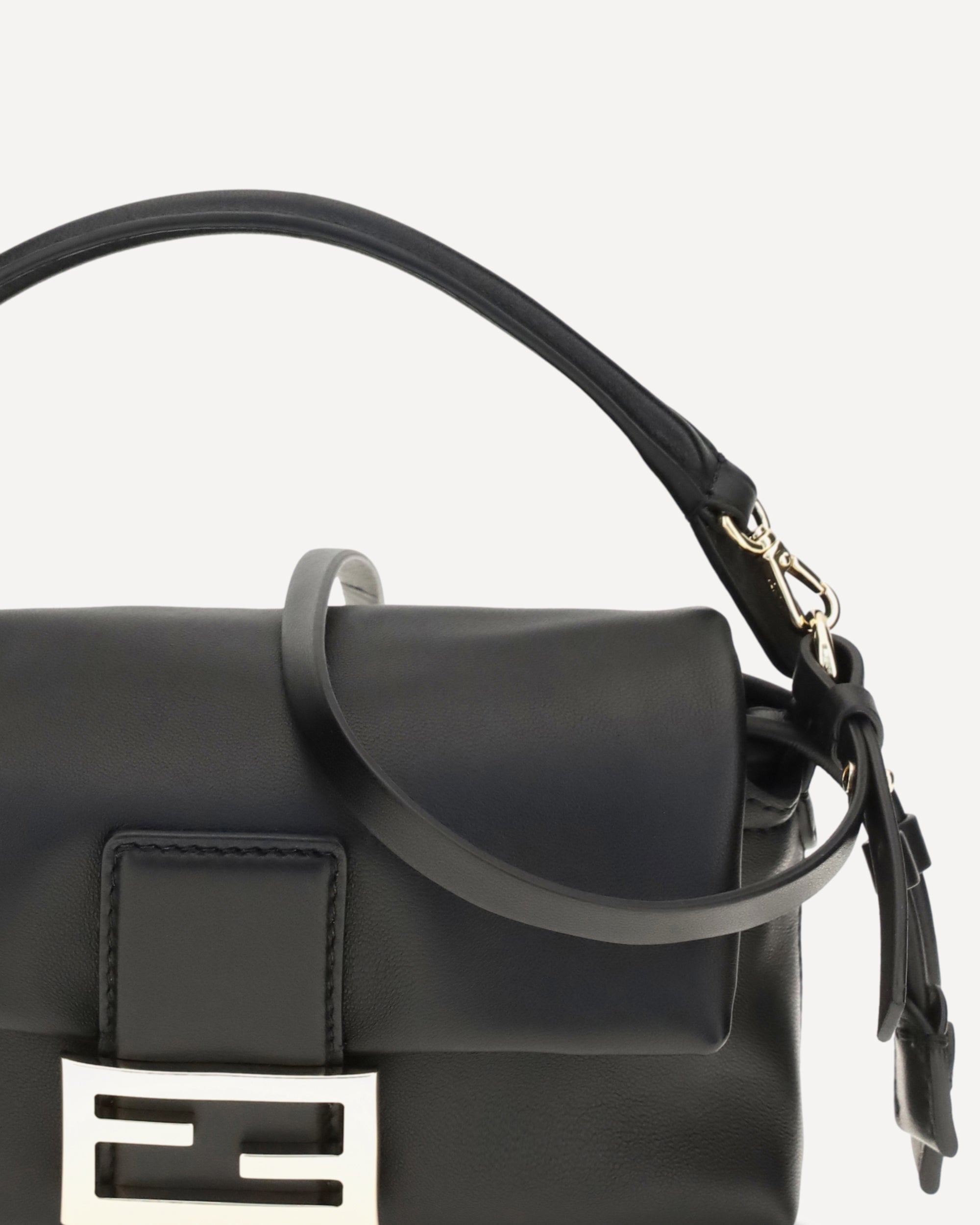 Borsa a mano Fendi Small Baguette in morbida pelle nappa