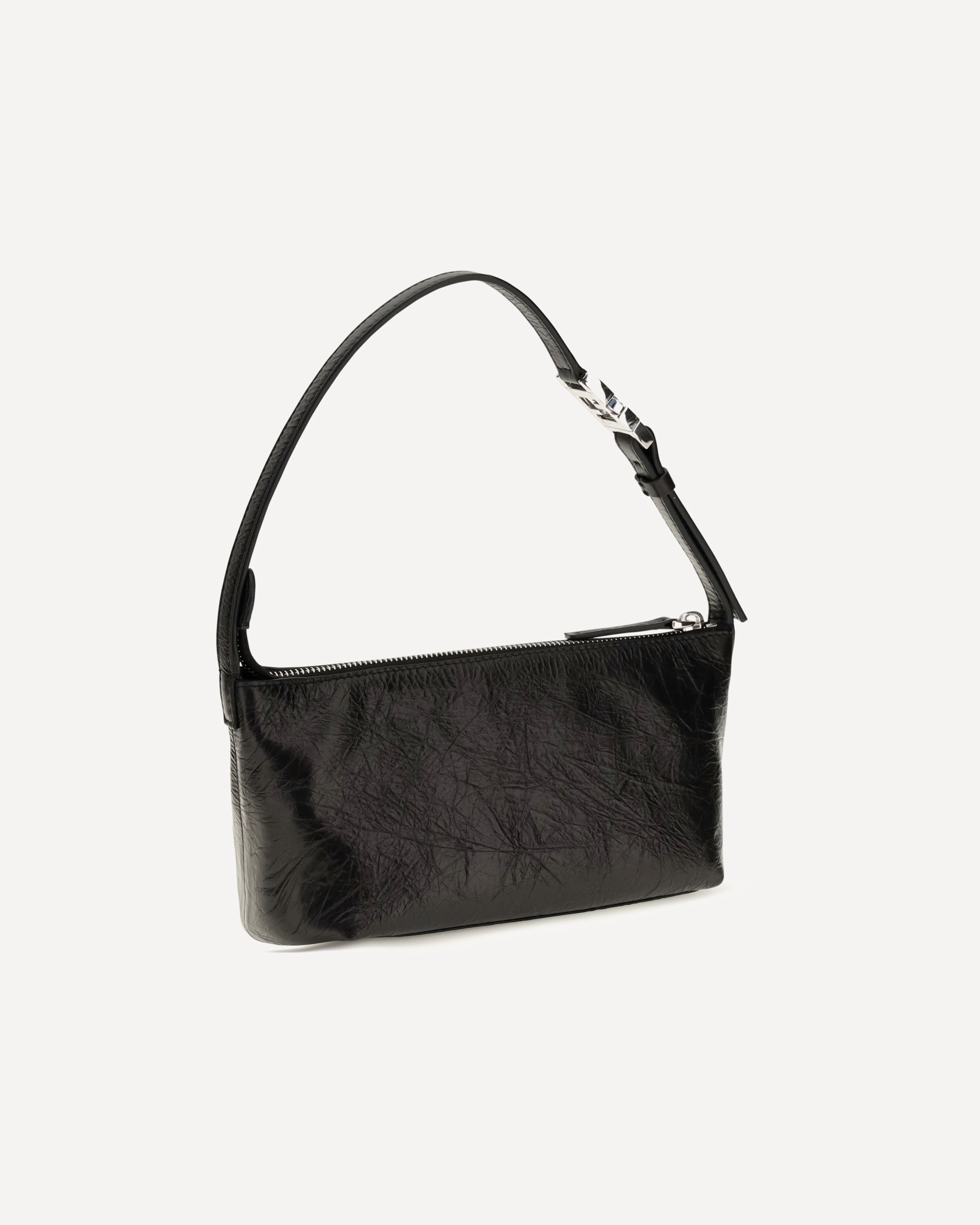 حقيبة جلد صغيرة لمستحضرات التجميل من Fendi