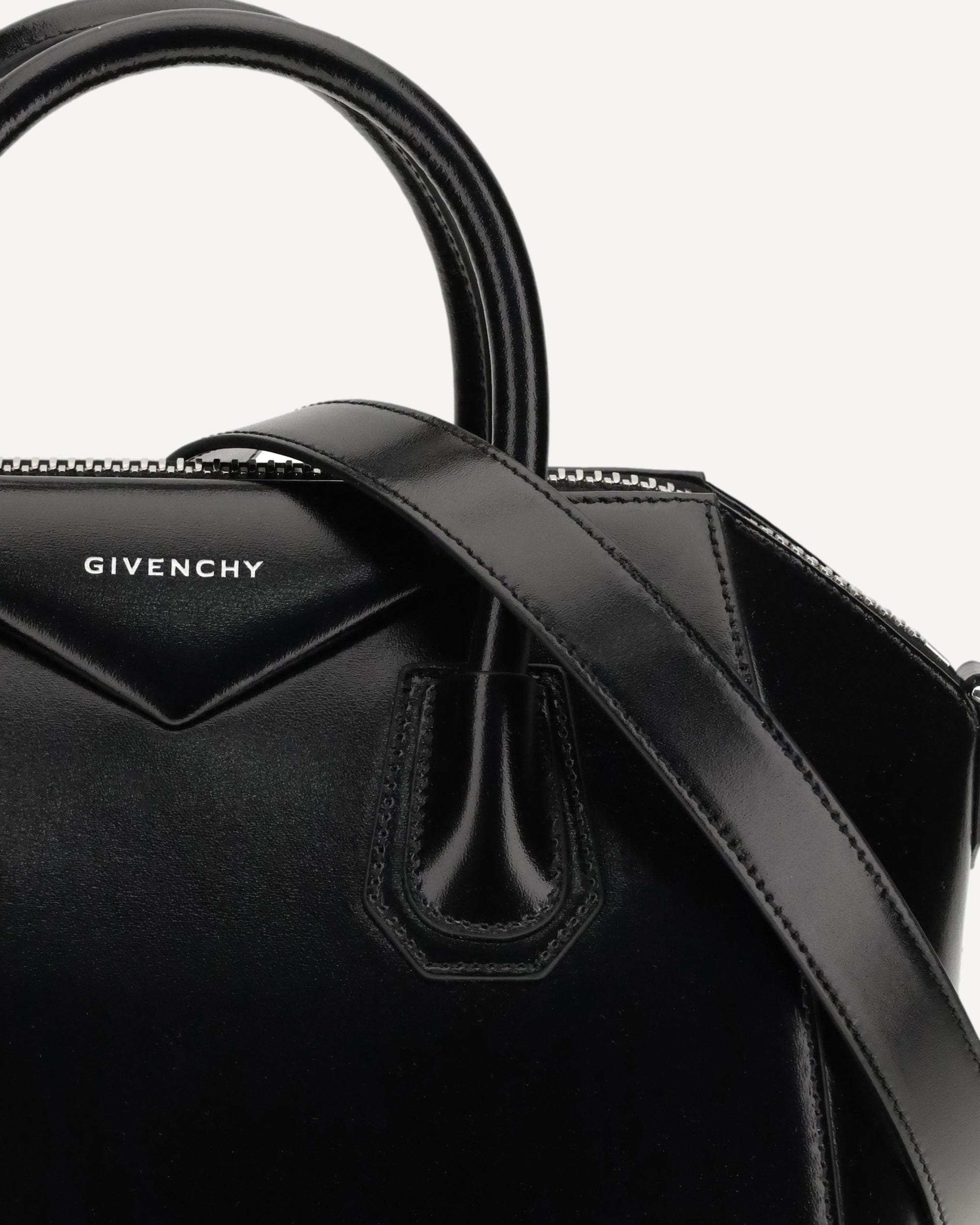 Givenchy アンティゴナ スモール レザー ボックス ハンドバッグ