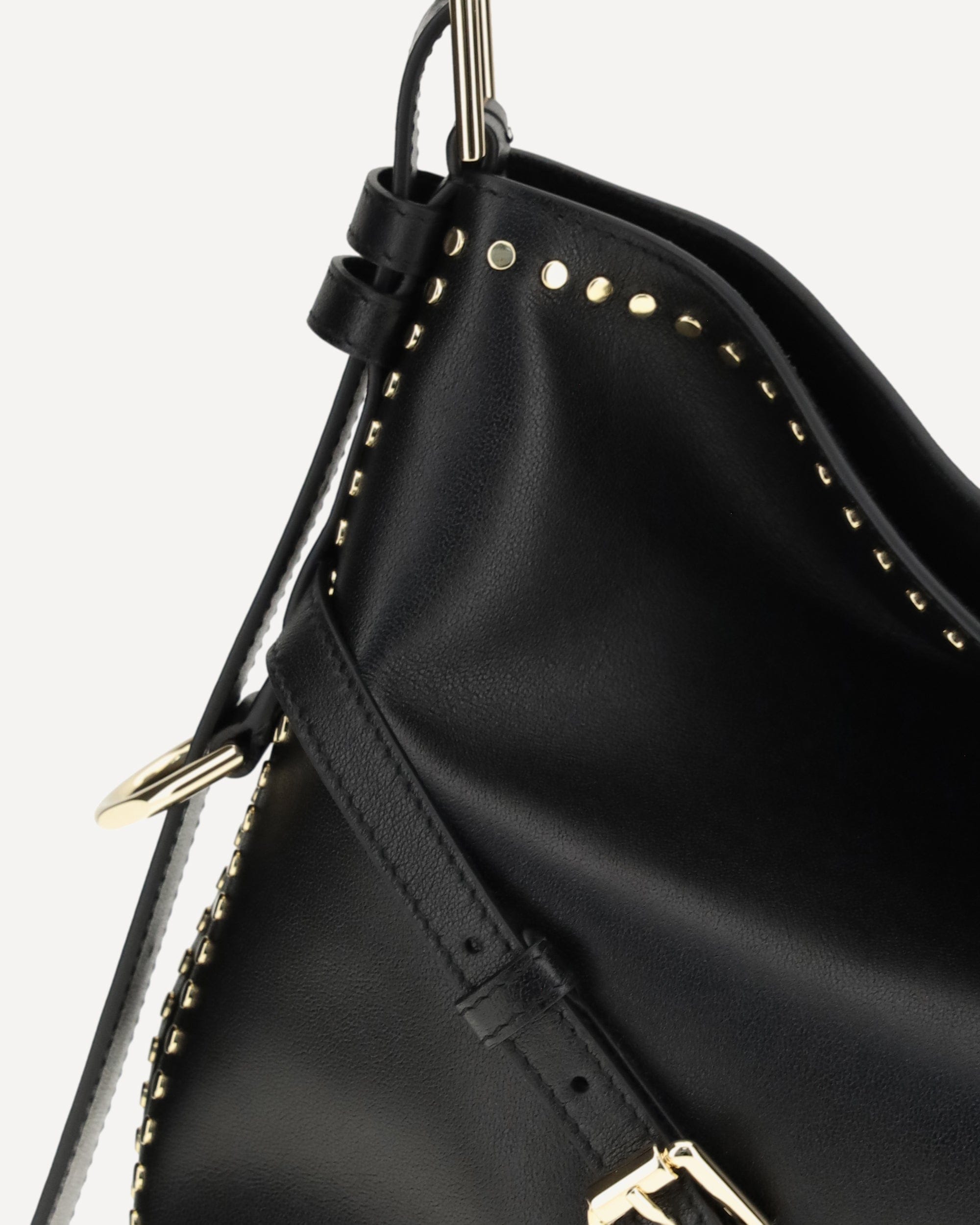 Givenchy ラージ・ヴォワイユ・シャイニーレザー・ショルダーバッグ