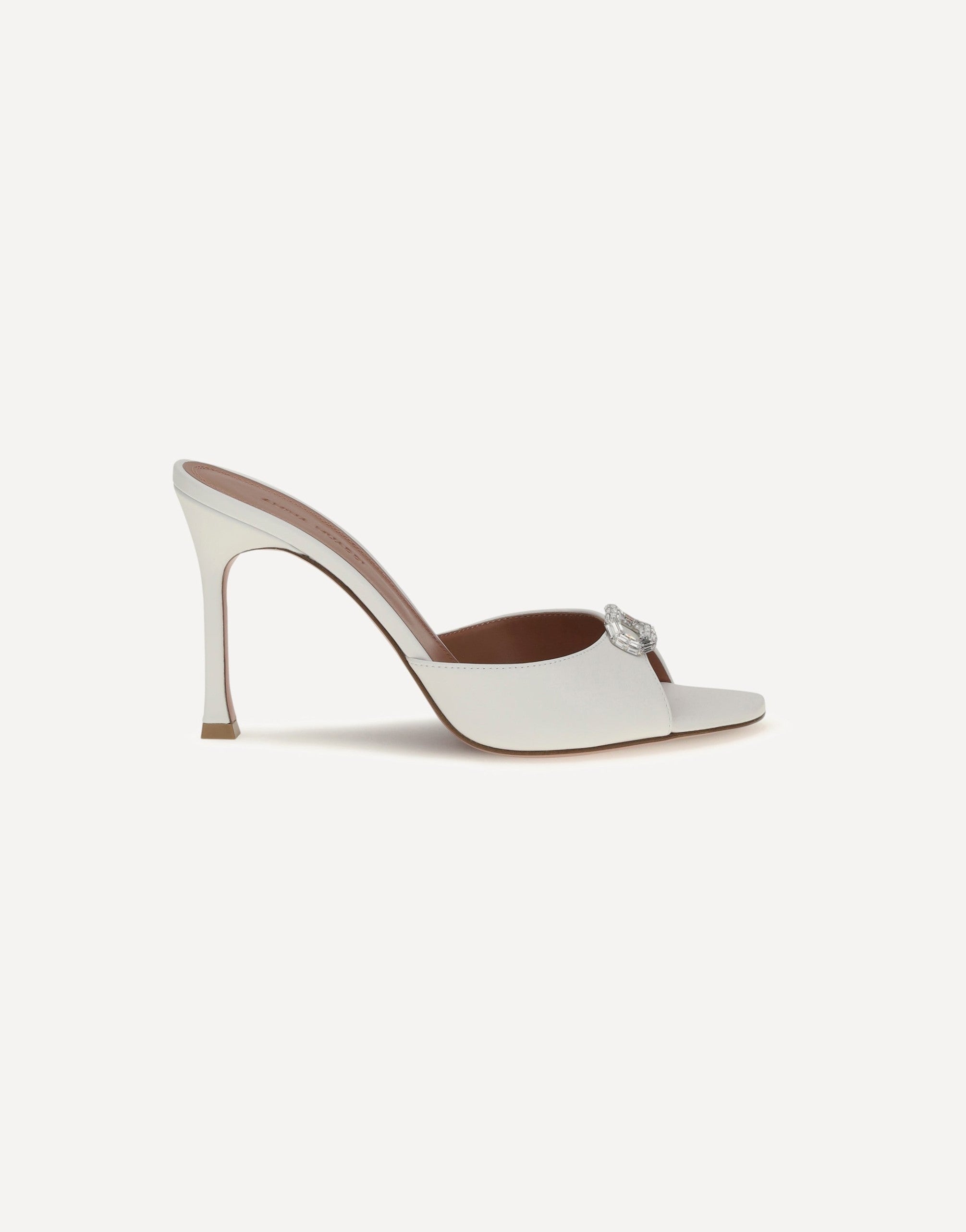 Amina Muaddi Sandales mule Camelia en cuir
