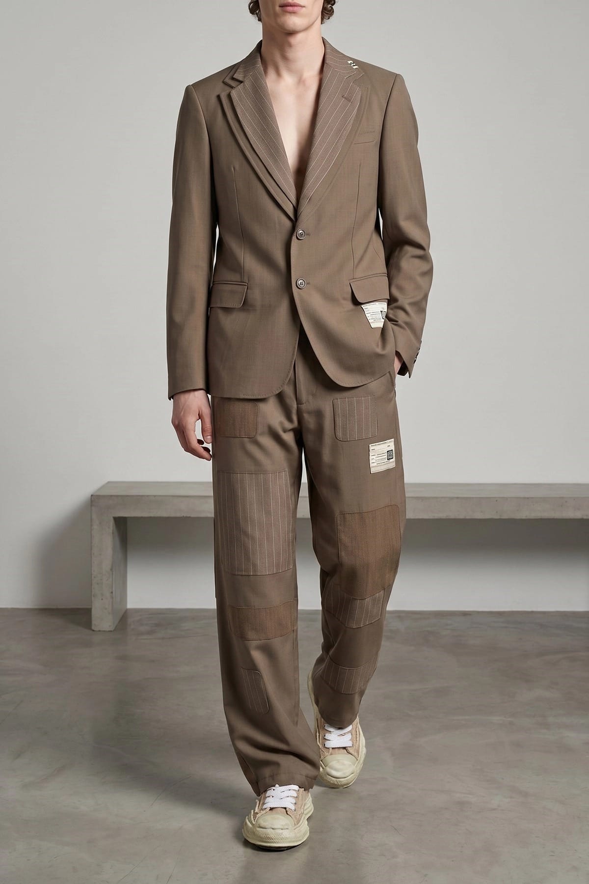 Maison Mihara Yasuhiro Pantaloni in lana riparati - alternate view