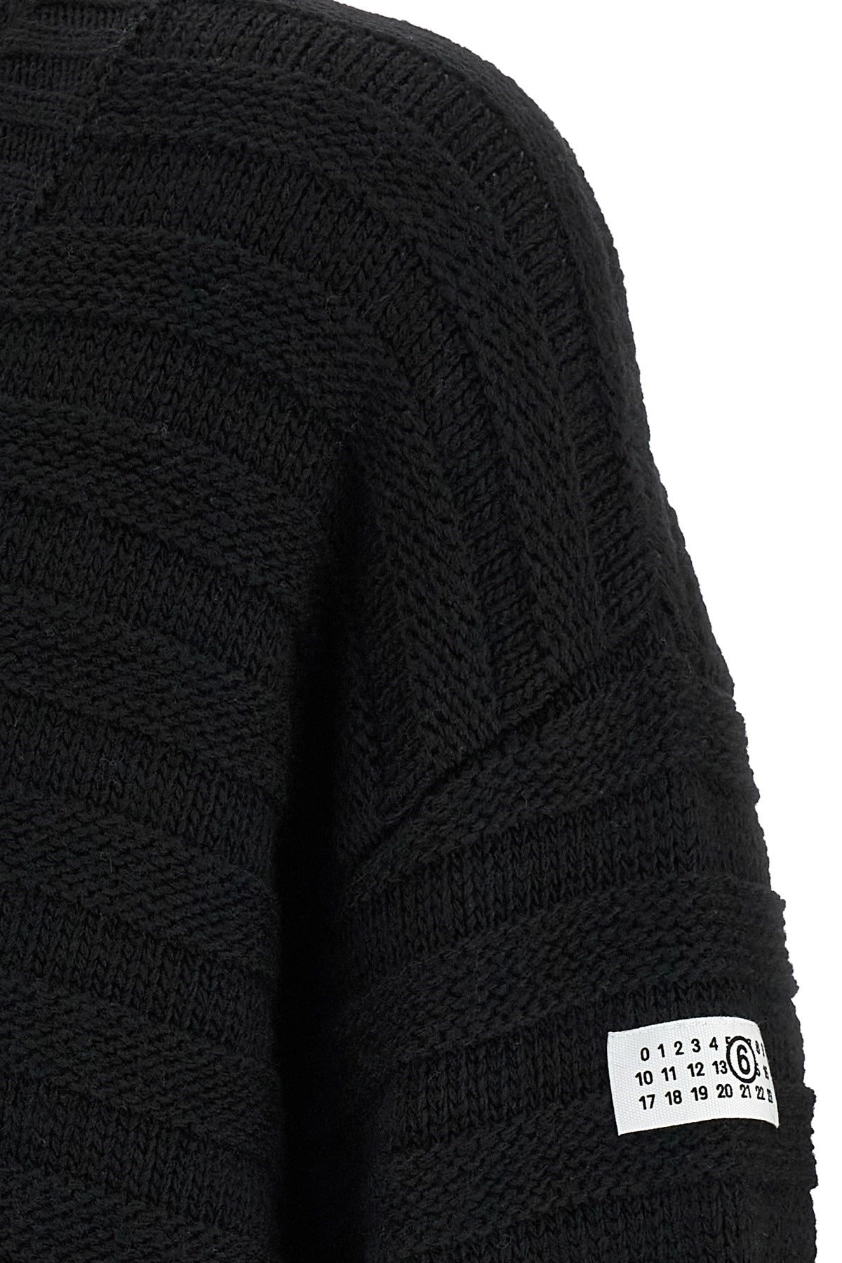 كارديغان صوف بمظهر مهترئ من MM6 Maison Margiela