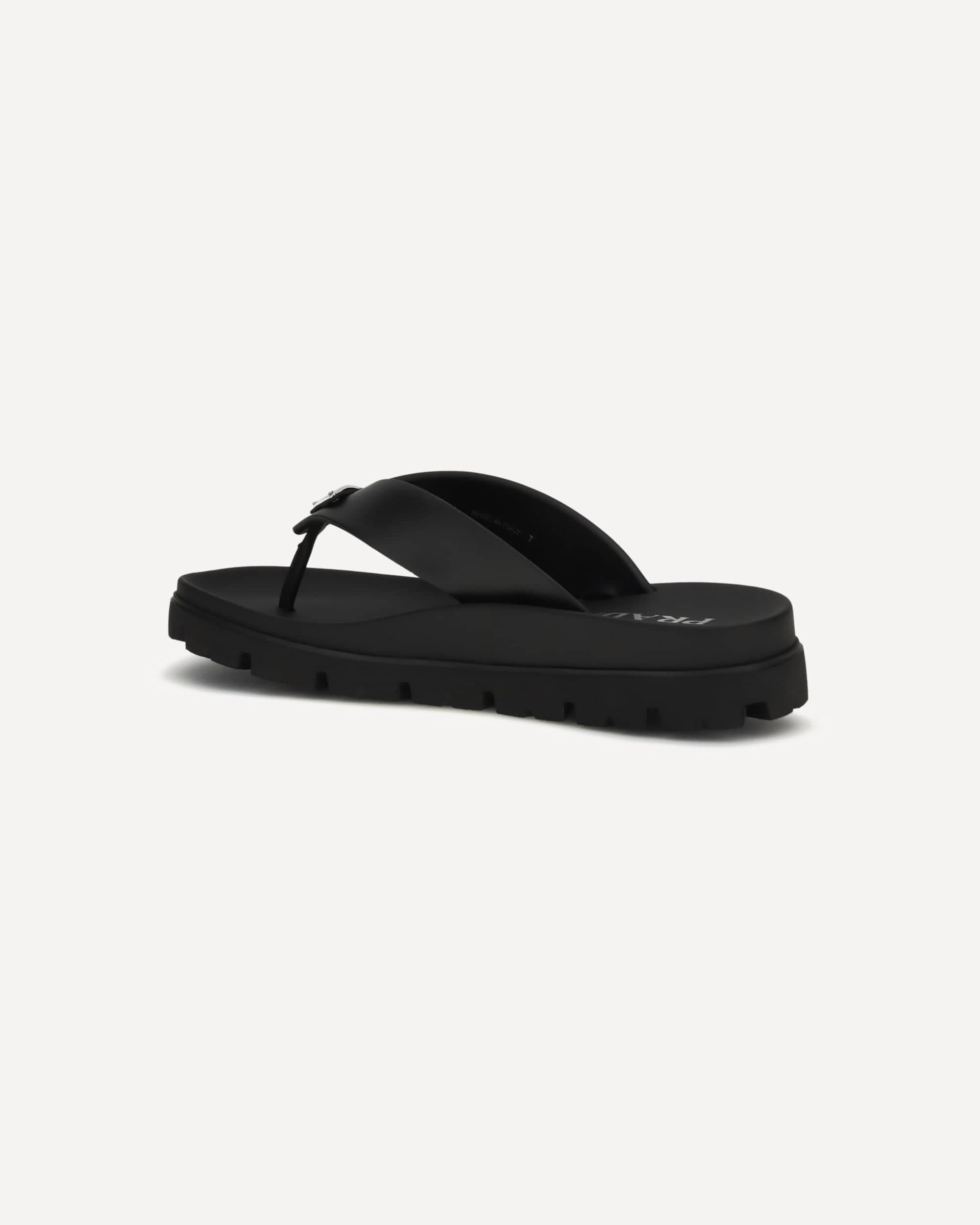 PRADA ブラック エナメル サンダル Prada レザー鼻緒サンダル | Sendegaro JP