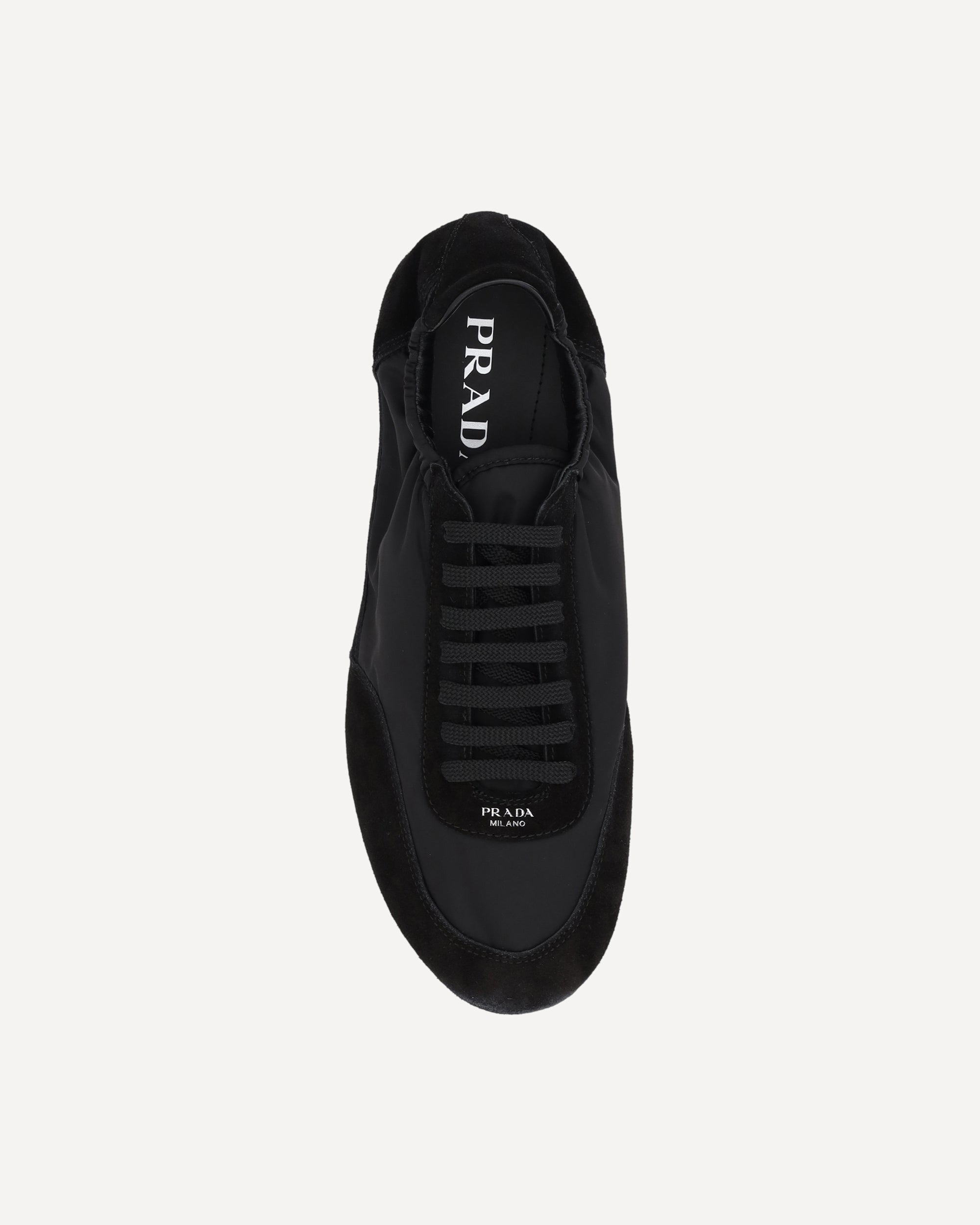 سنيكرز Prada بشعار