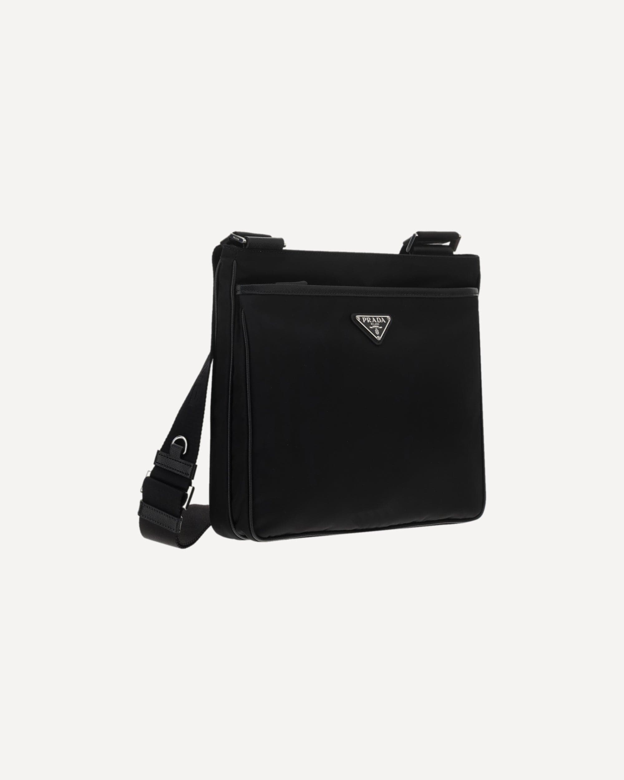 prada ショルダーバック Prada フロントジップポケット付きナイロンショルダーバッグ
