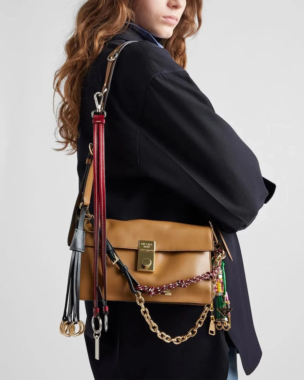 プラダソフトサウンド小さなレザーショルダーバッグ | Sendegaro US