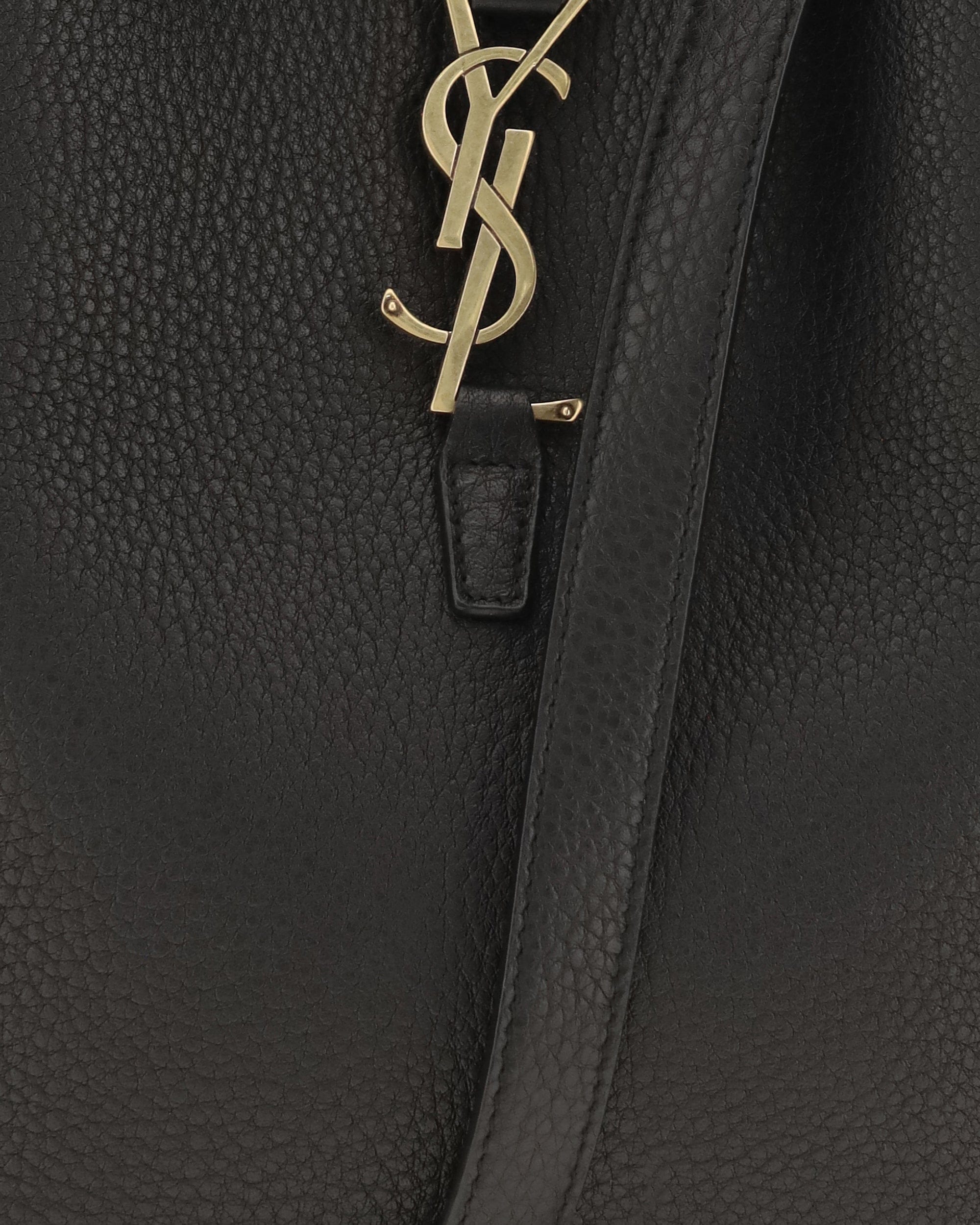Saint Laurent Le 37 Bucket Bag In Grained Leather