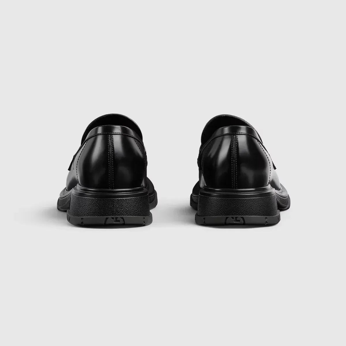 Gucci Mocassins com Logo Tonal