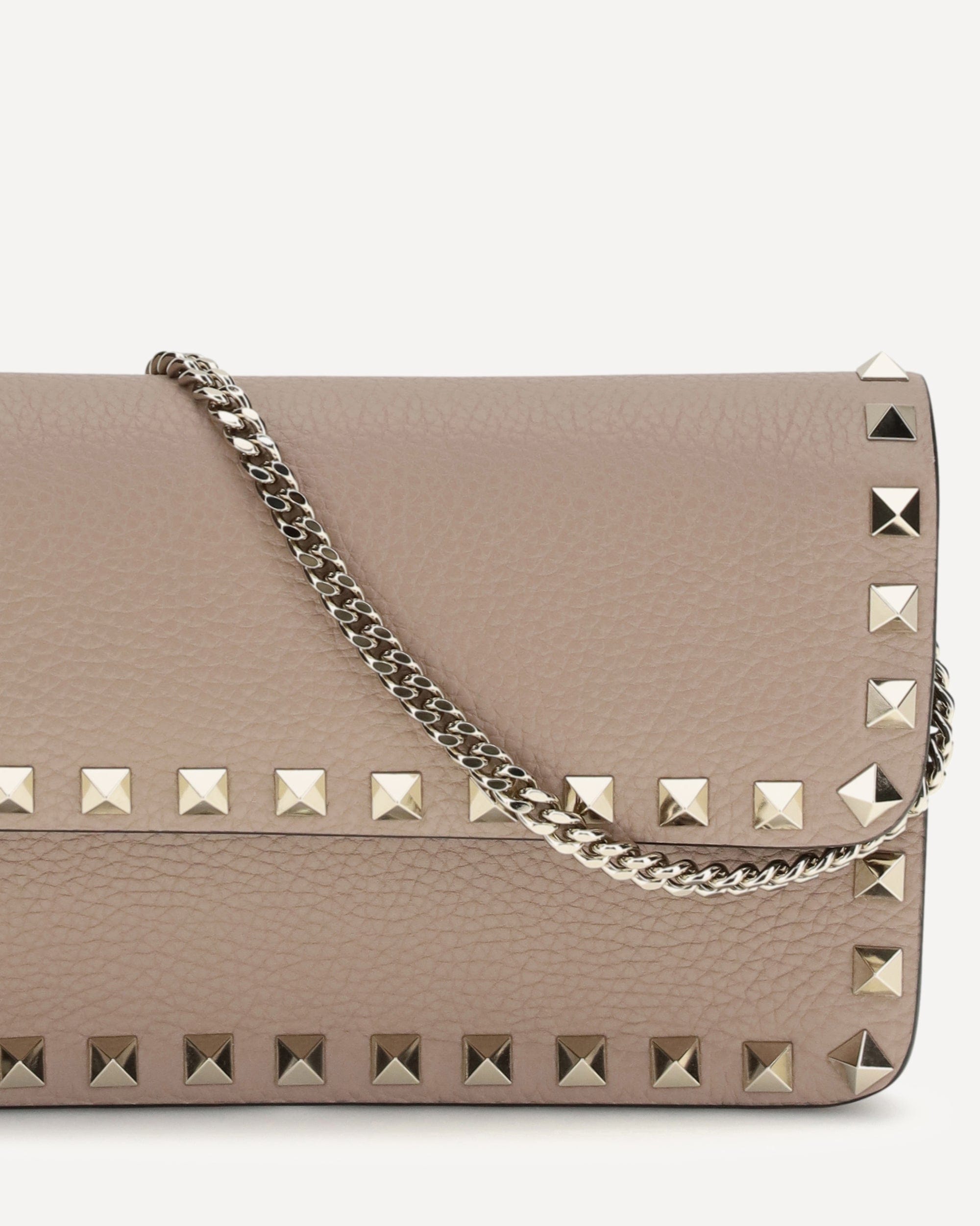 Valentino Garavani cartera con cadena Rockstud