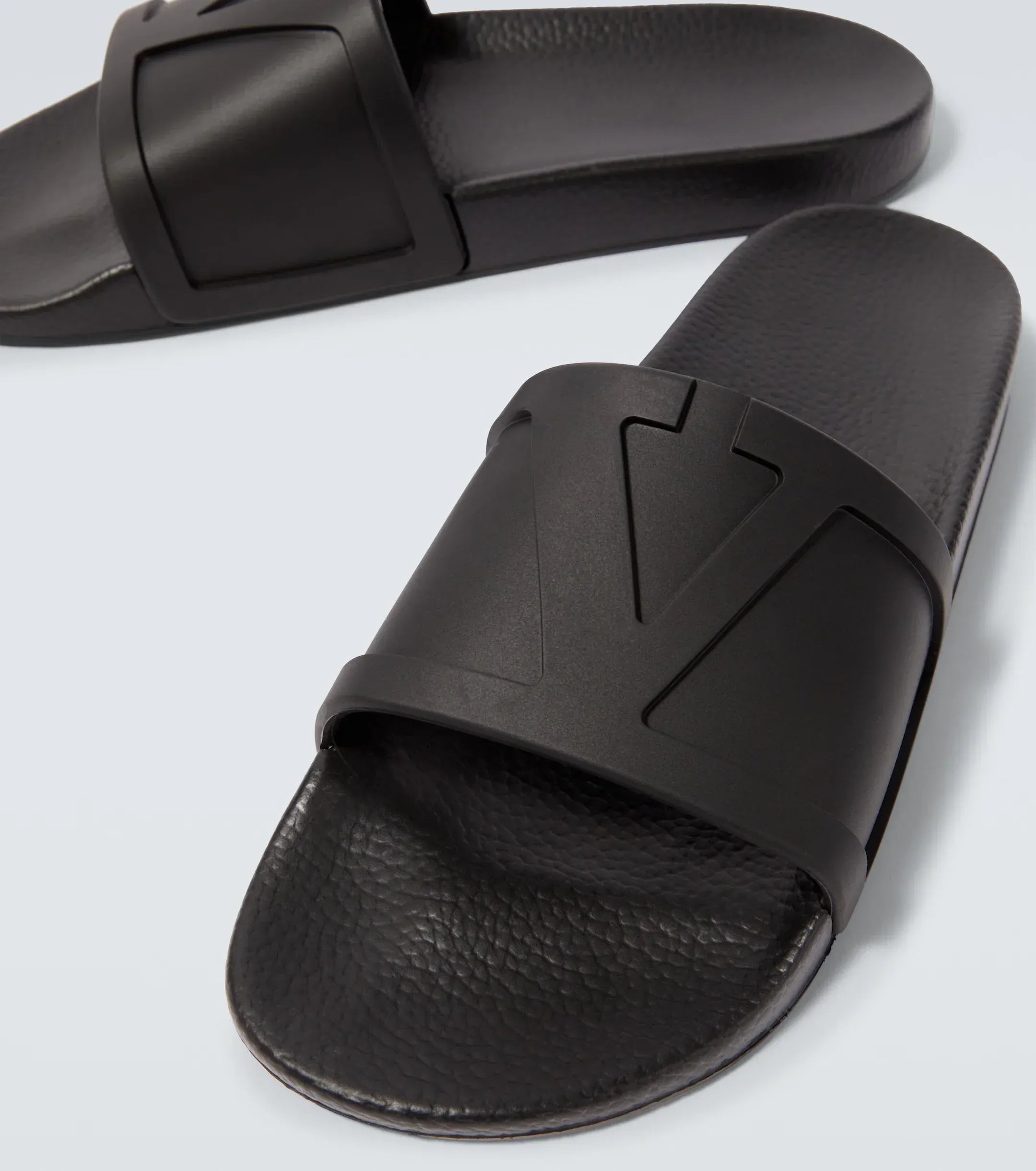 Valentino Garavani VLogo Slides