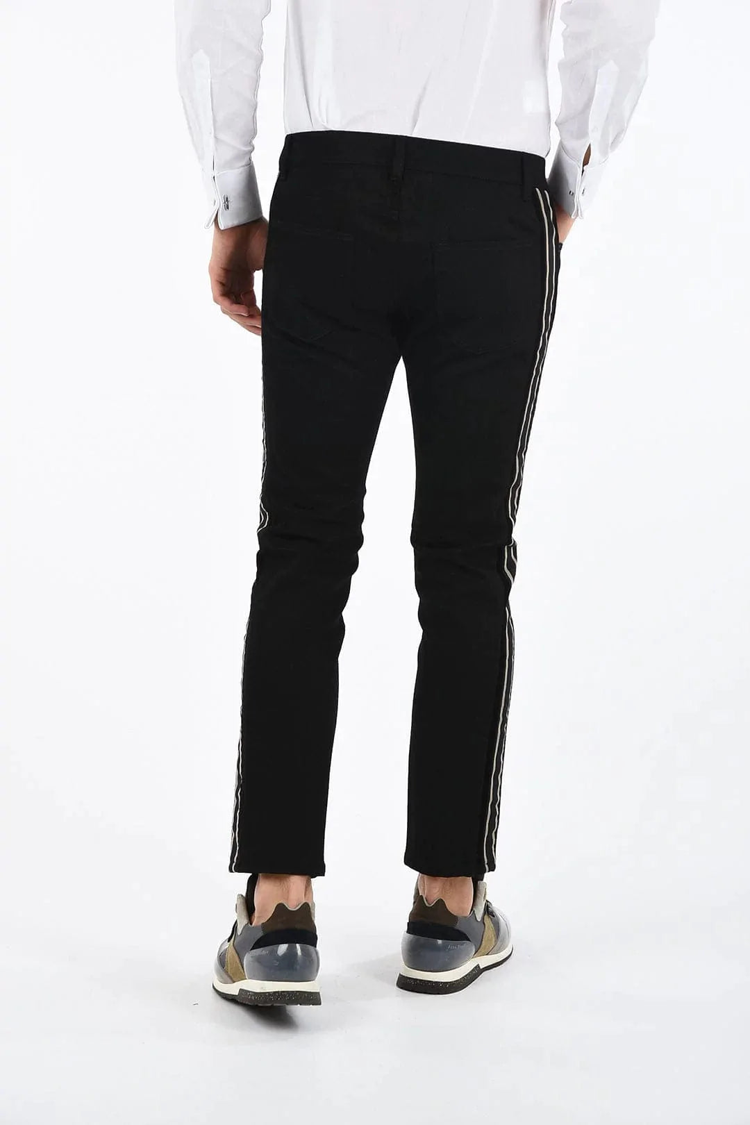https://sendegaro.com/cdn/shop/products/dolce-gabbana-slim-fit-side-stripe-jeans-38671901950167.webp?v=1691098499&width=1080